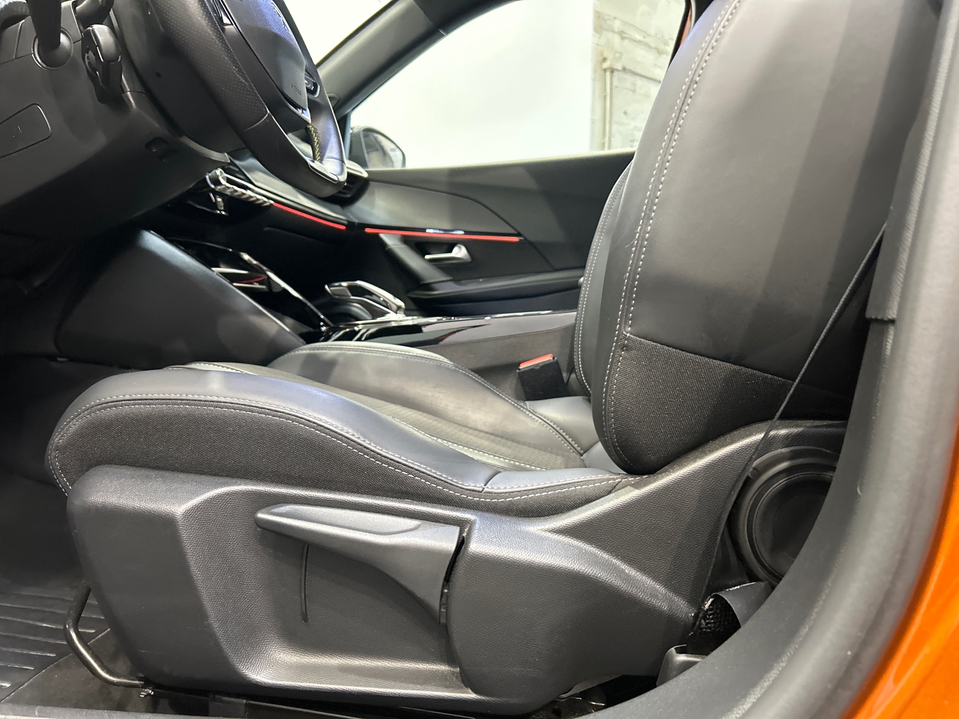 PEUGEOT 2008 GT 1.2 130 PURETECH EAT8
