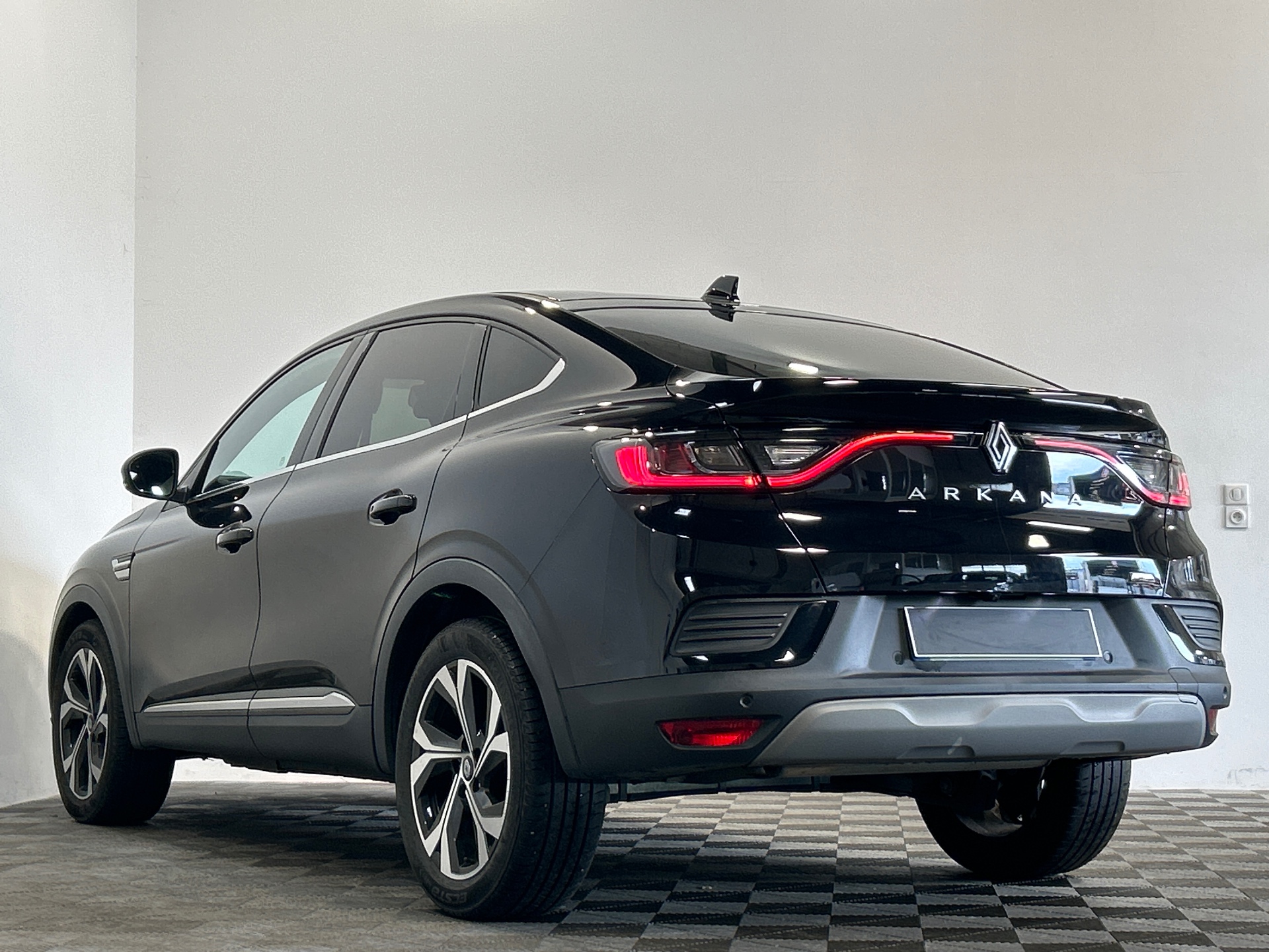 RENAULT ARKANA E-Tech 145 - 23 Techno