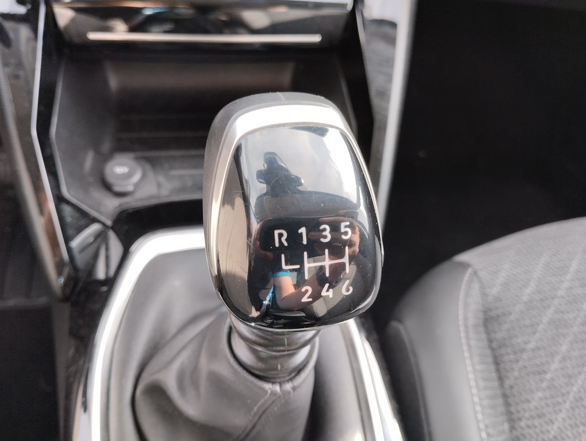PEUGEOT 208 ALL PT100 BVM