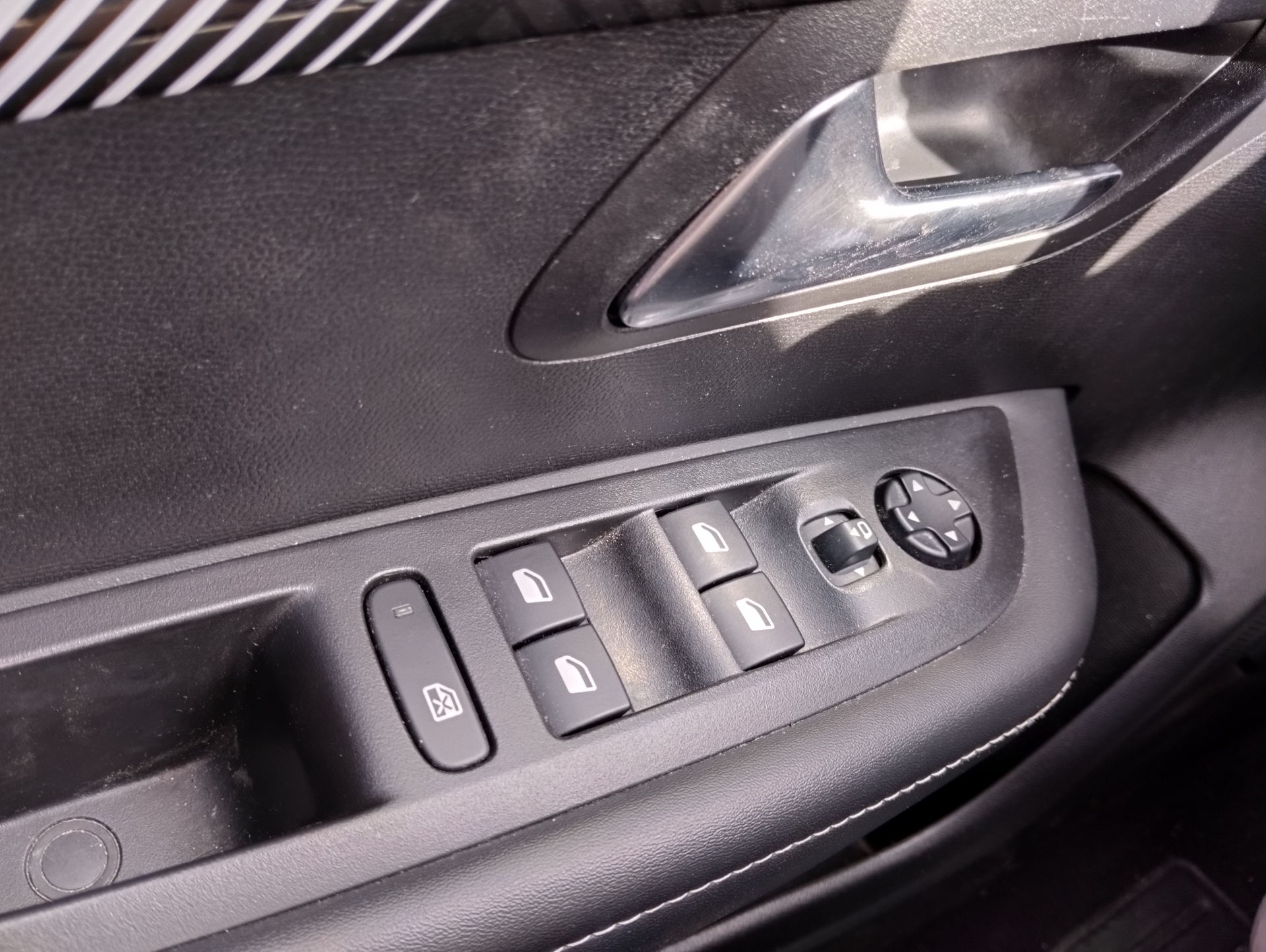 PEUGEOT 208 ALL PT100 BVM