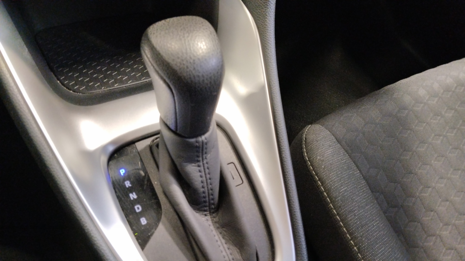 TOYOTA YARIS HYBRIDE MY21 116H DESIGN