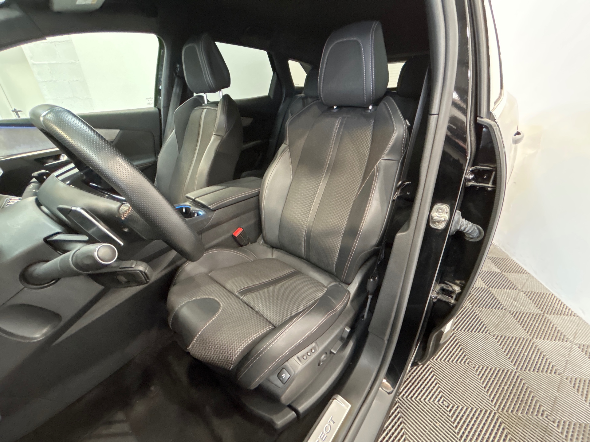 PEUGEOT 3008 Hybrid 136 e-DCS6 GT