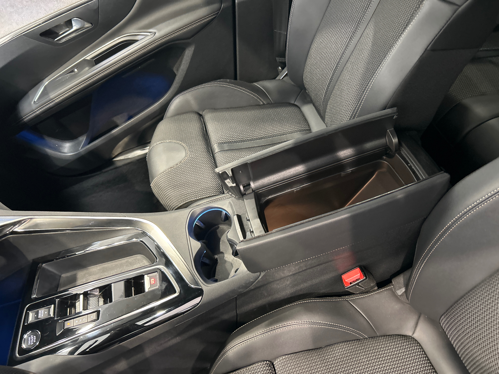 PEUGEOT 3008 Hybrid 136 e-DCS6 GT