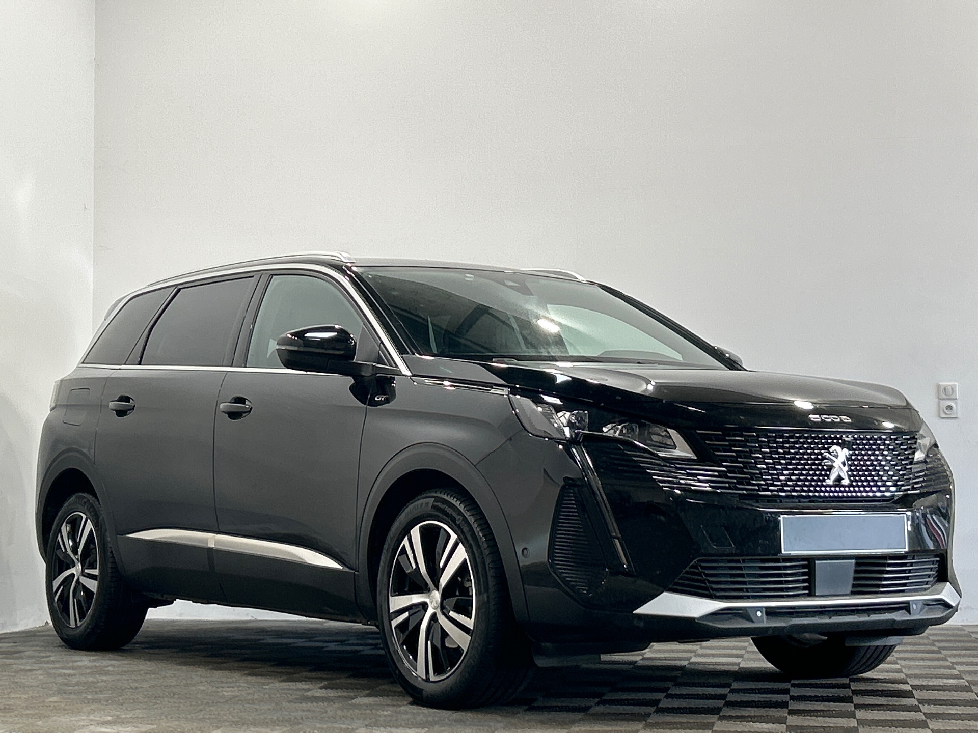 PEUGEOT 5008 Hybrid 136 e-DCS6 GT