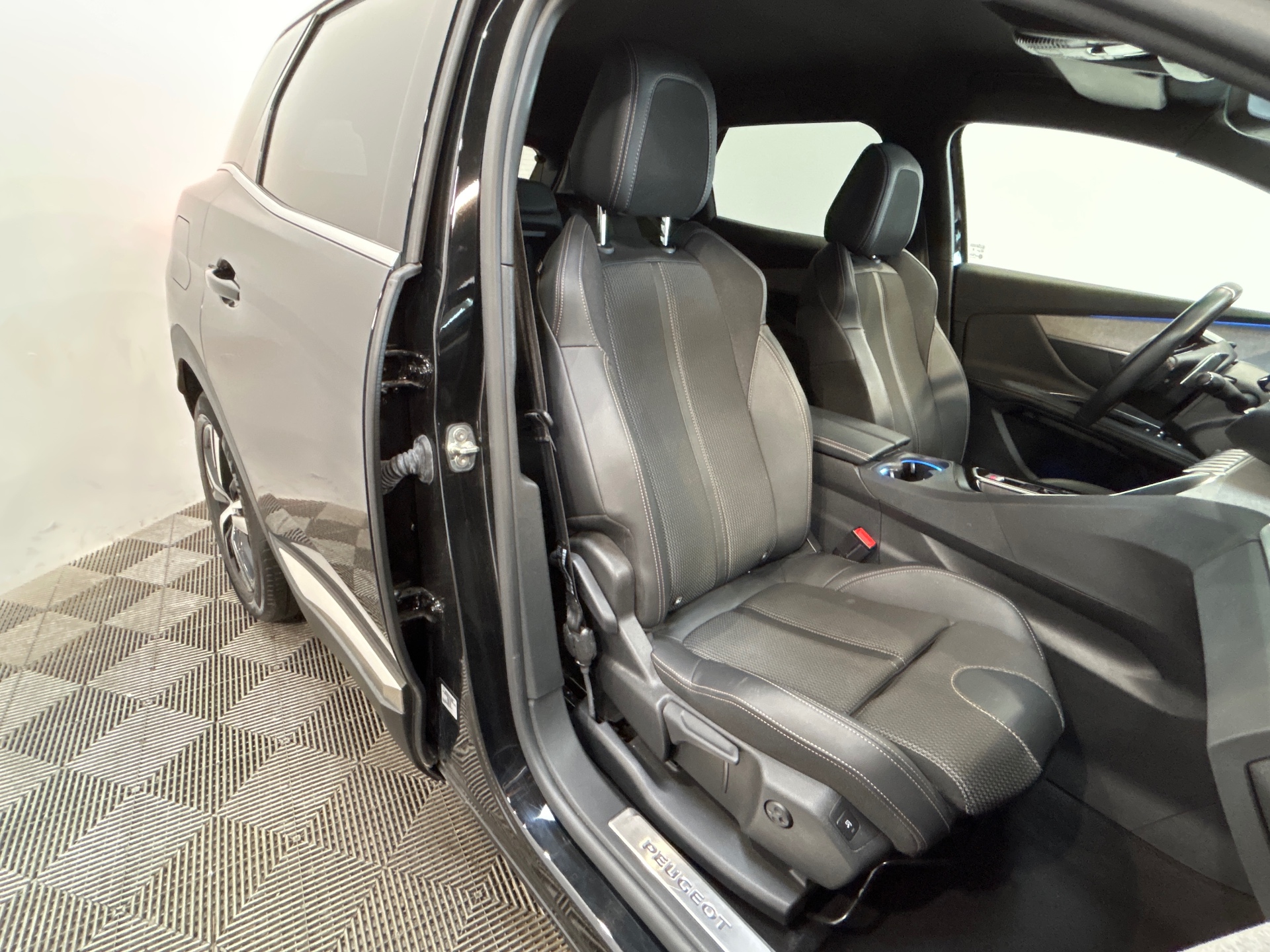 PEUGEOT 3008 Hybrid 136 e-DCS6 GT