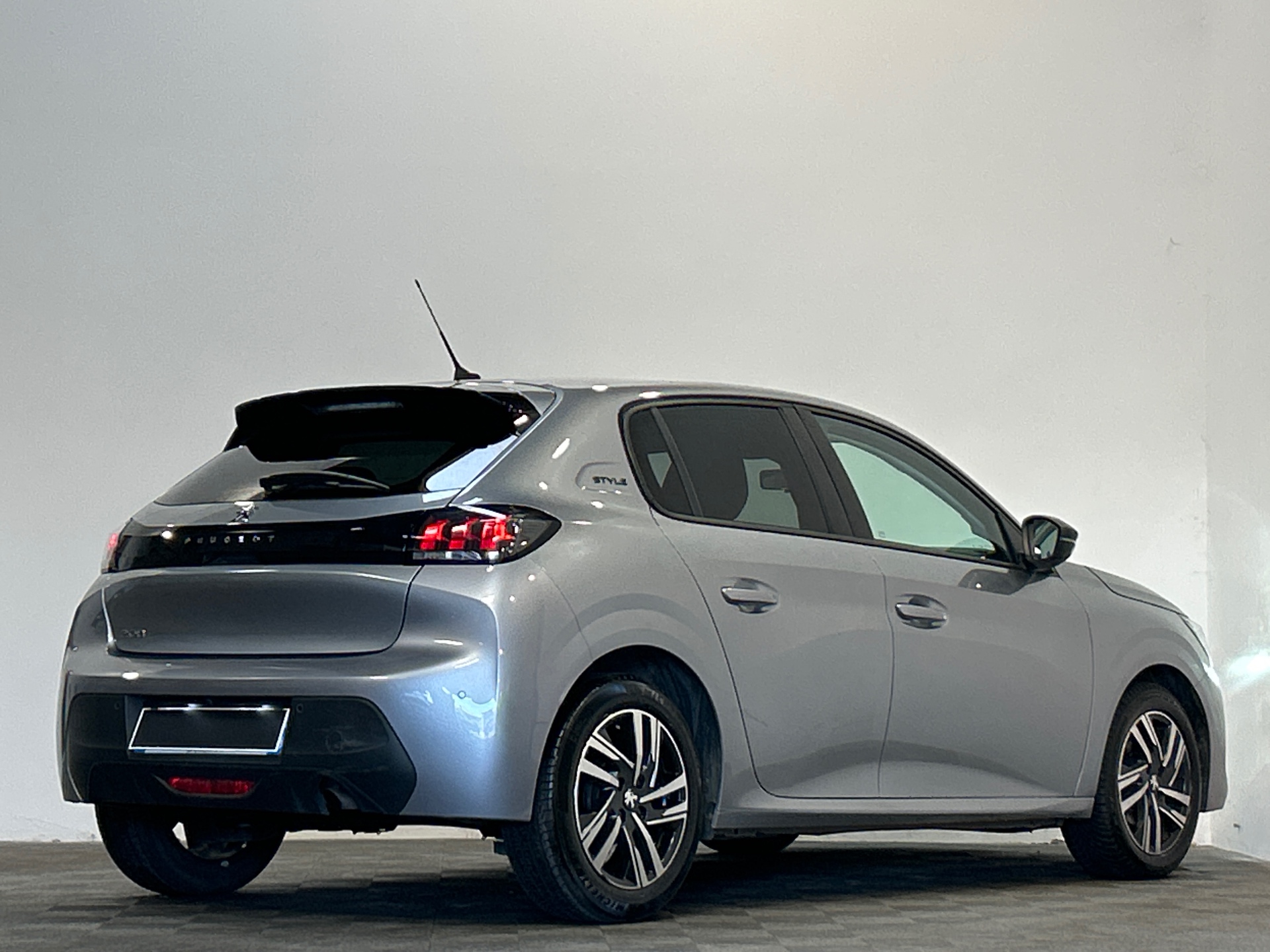 PEUGEOT 208 STYLE PURETECH 75 S&S BVM5