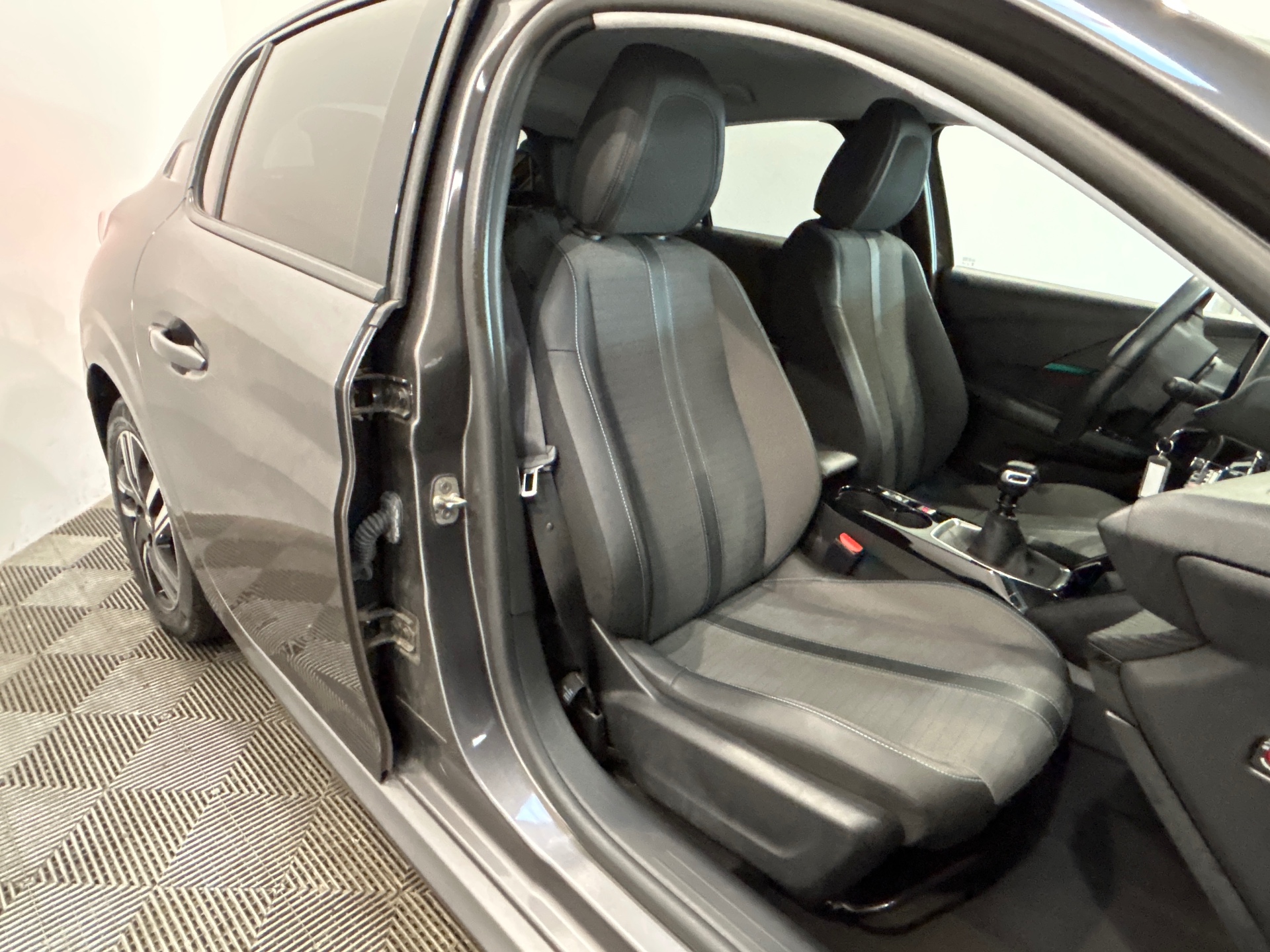 PEUGEOT 208 ALL PT100 BVM