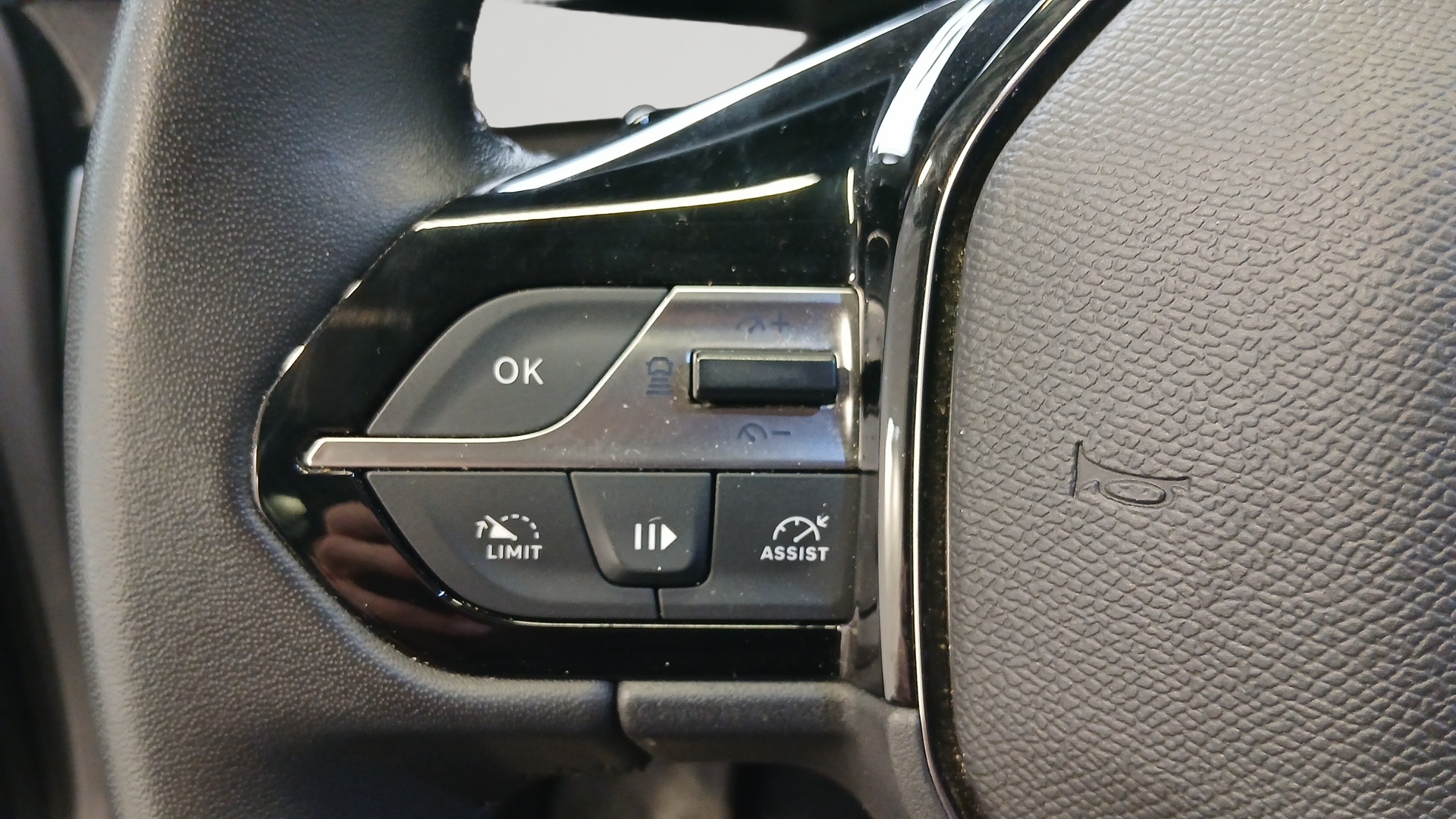 PEUGEOT 308 ALLURE PACK HYBRID 180 E-EAT8