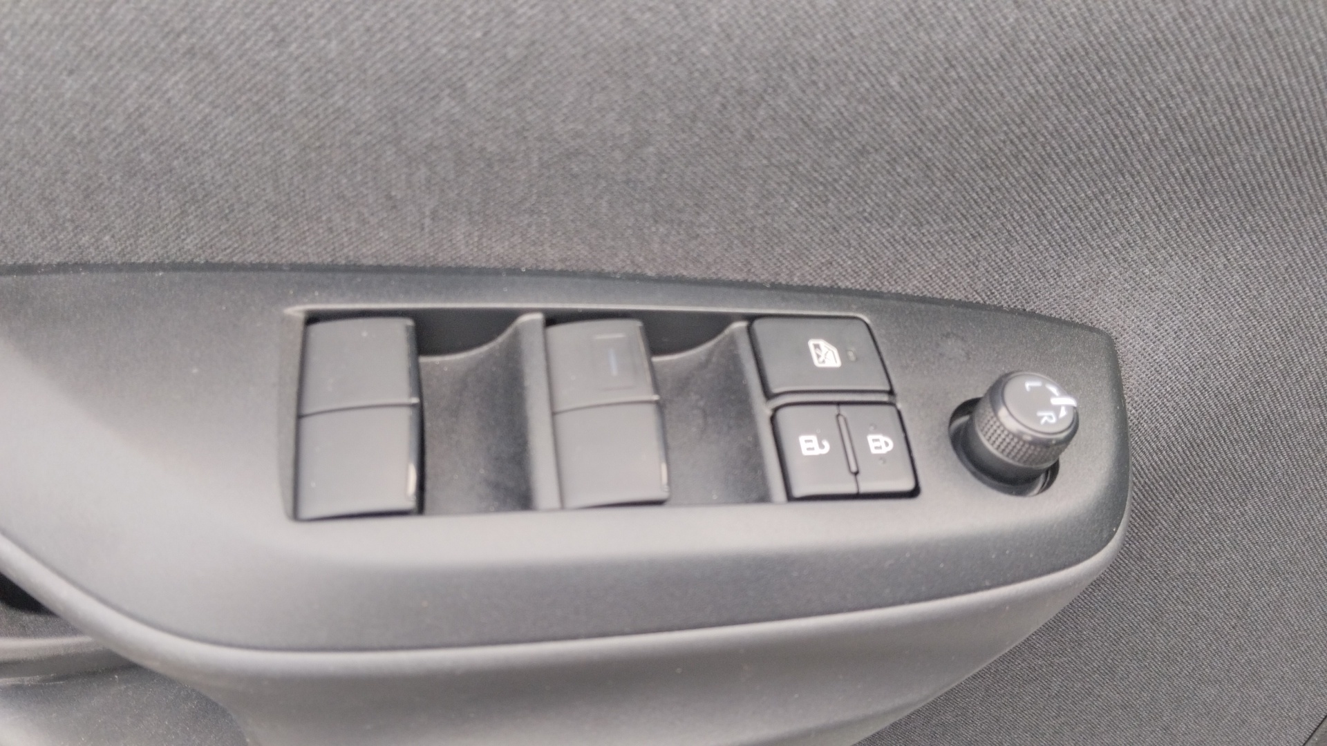 TOYOTA YARIS 116H DESIGN