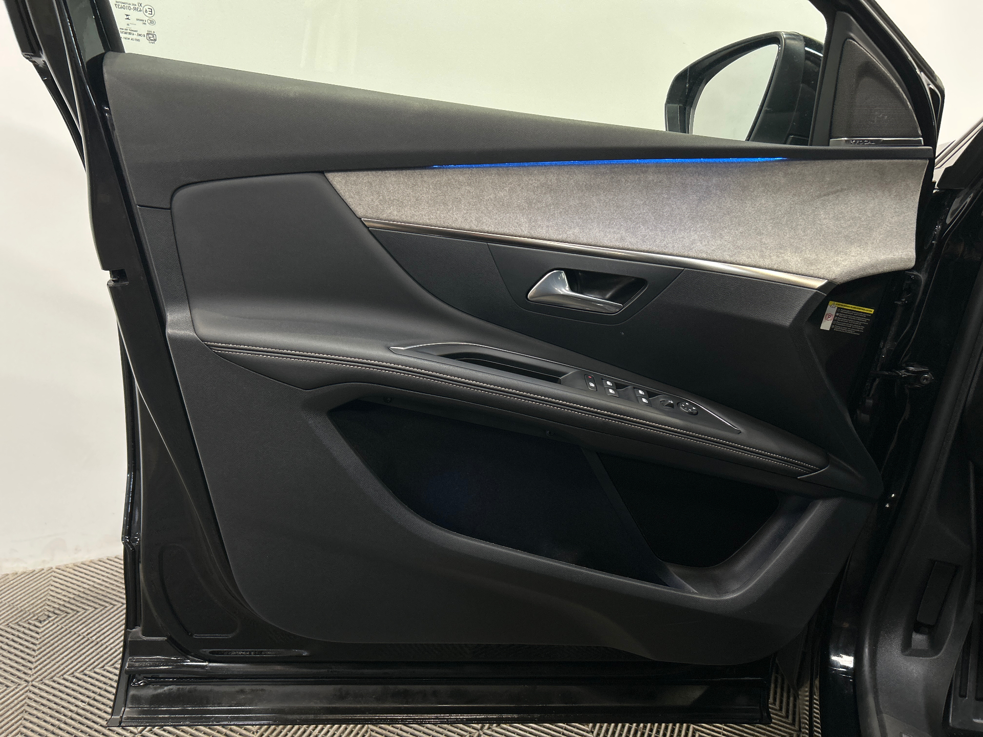 PEUGEOT 3008 Hybrid 136 e-DCS6 GT