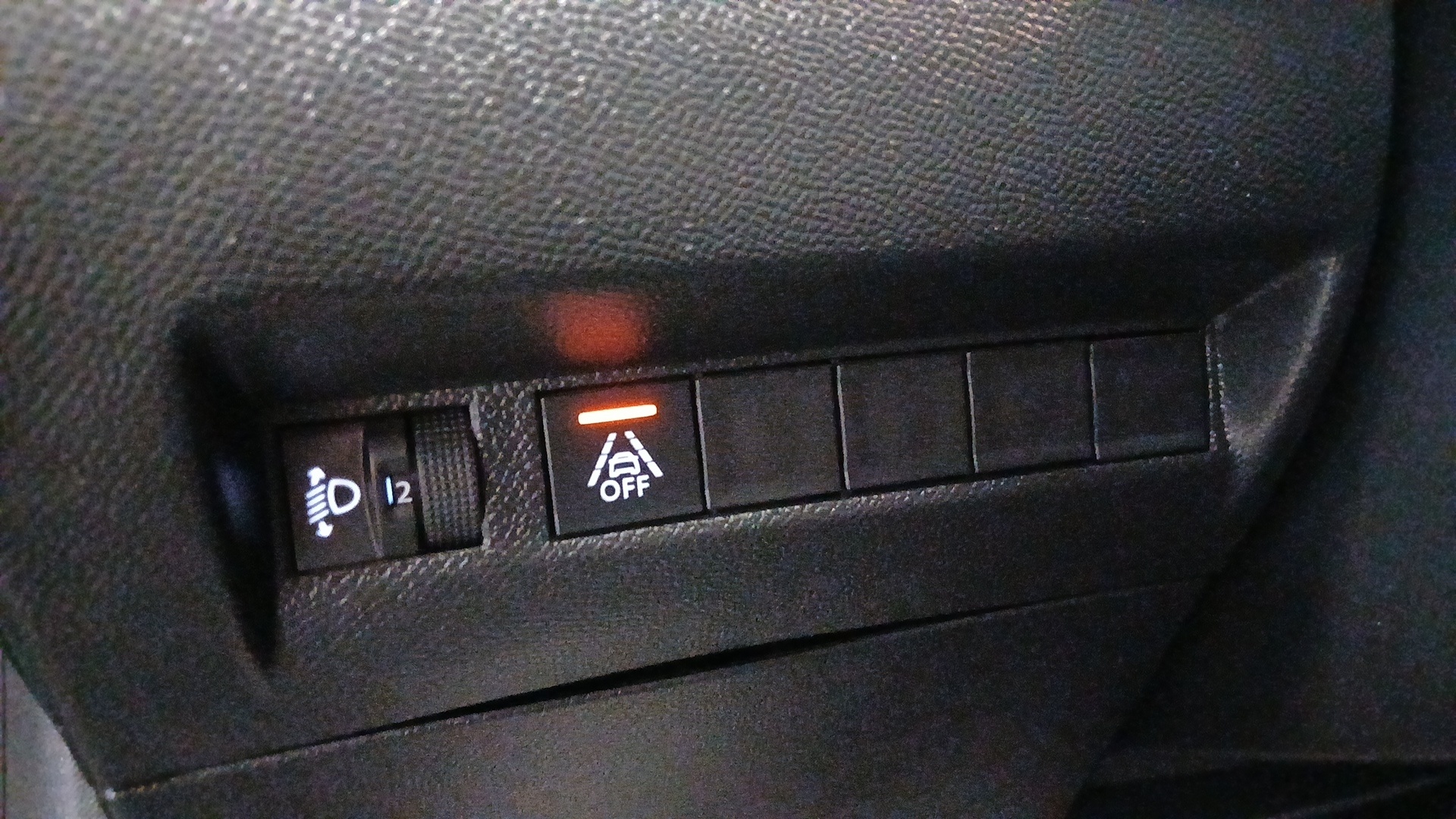 PEUGEOT 208 ALL PT100 BVM