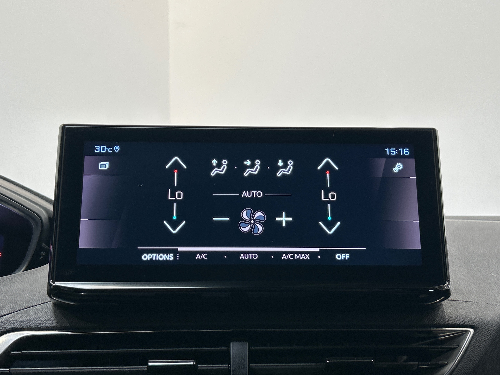 PEUGEOT 3008 Hybrid 136 e-DCS6 GT
