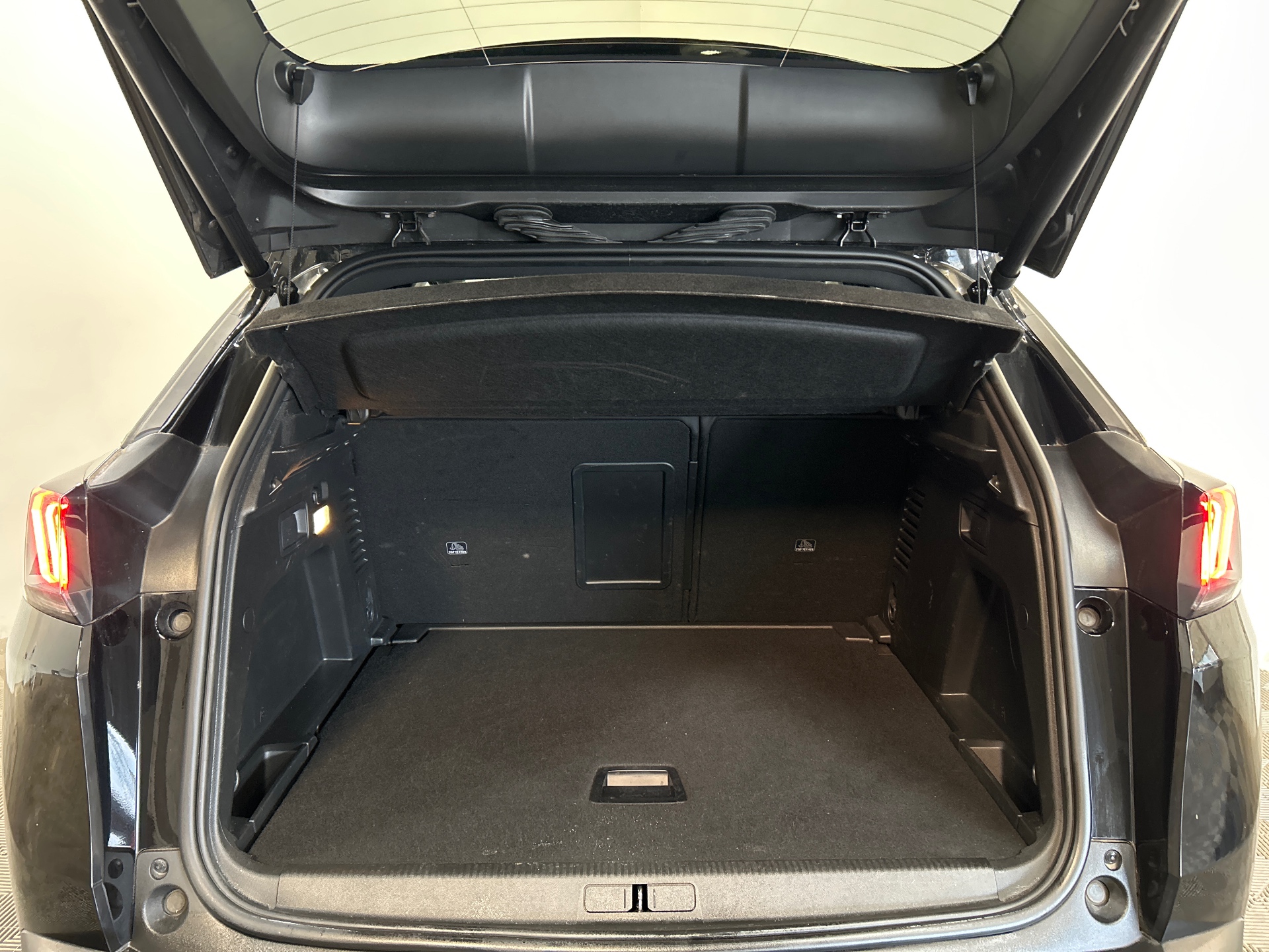 PEUGEOT 3008 Hybrid 136 e-DCS6 GT