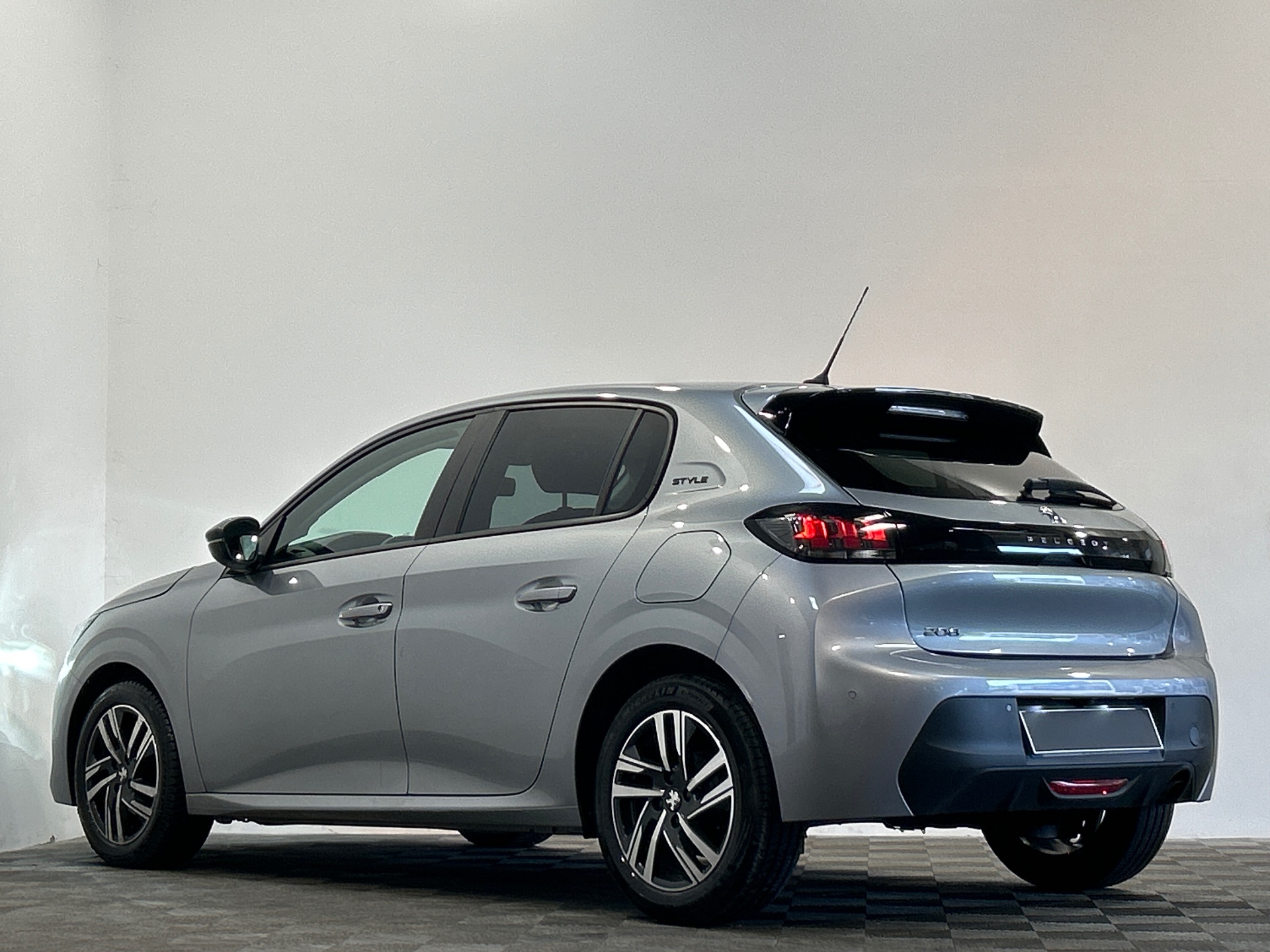 PEUGEOT 208 STYLE PURETECH 75 S&S BVM5