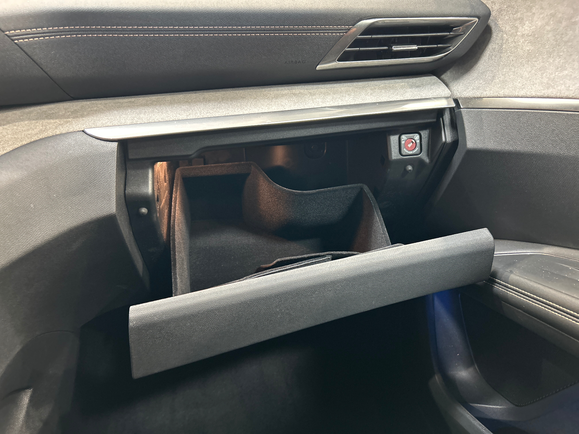 PEUGEOT 3008 Hybrid 136 e-DCS6 GT