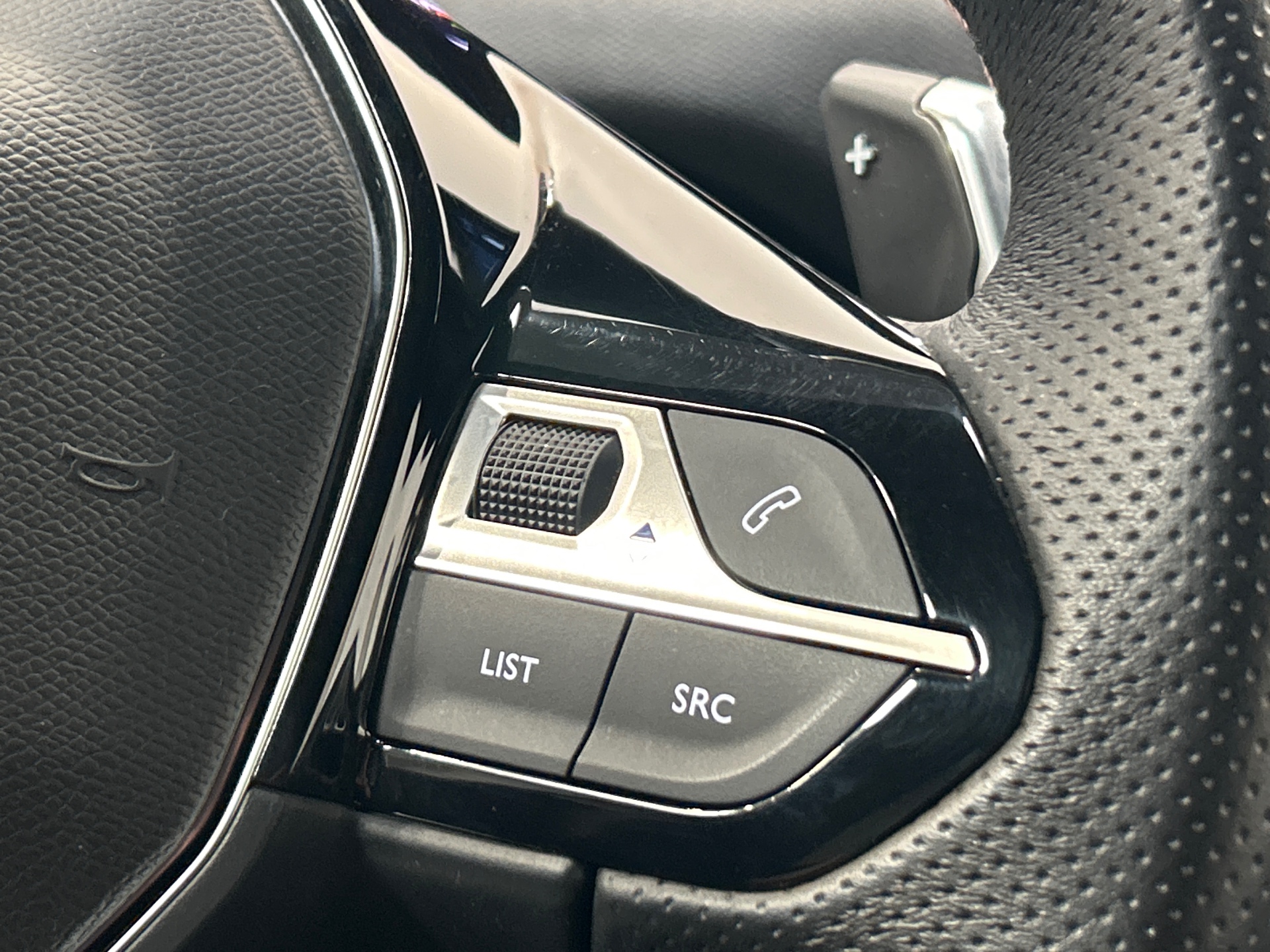PEUGEOT 3008 Hybrid 136 e-DCS6 GT