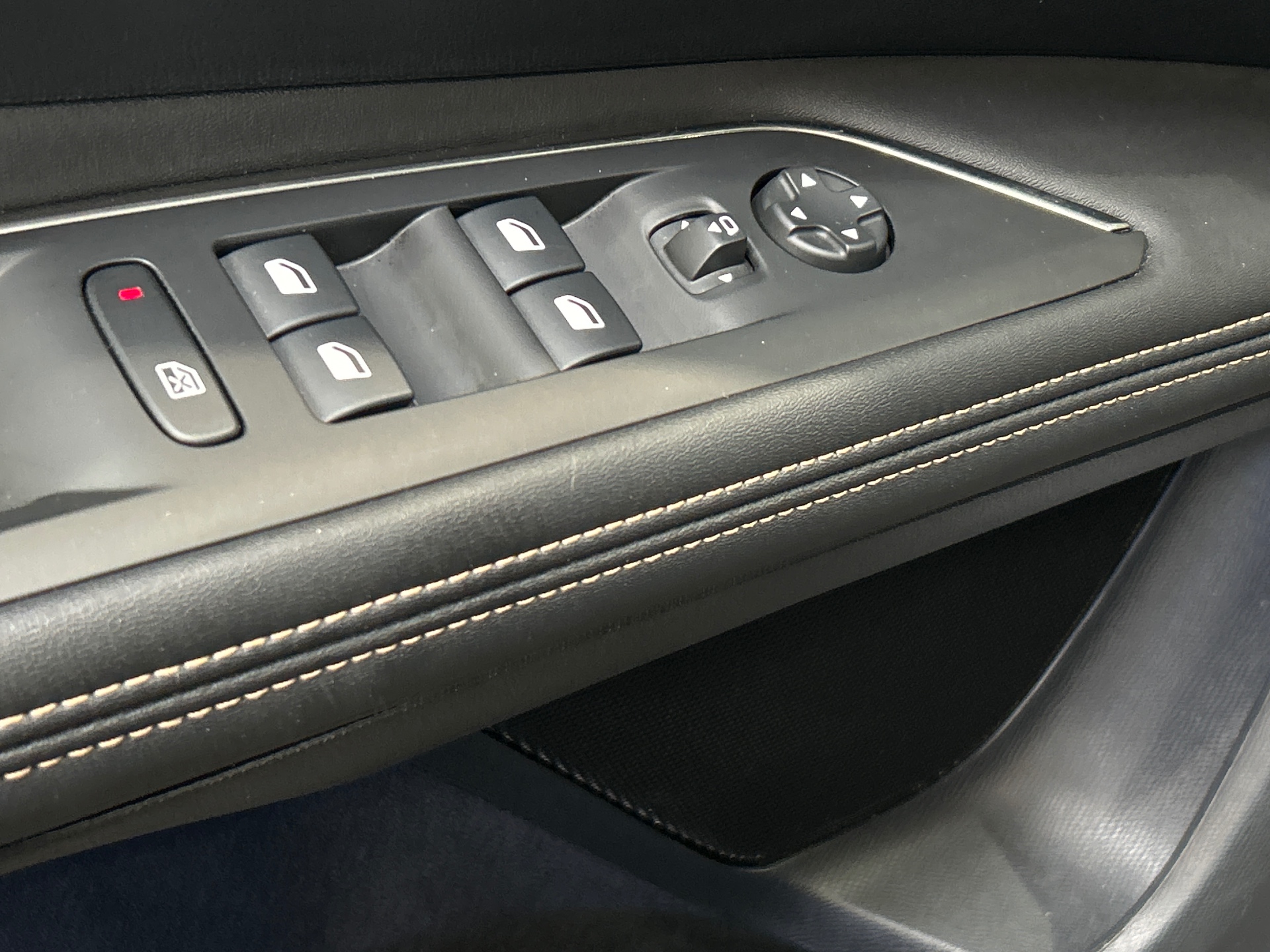 PEUGEOT 3008 Hybrid 136 e-DCS6 GT