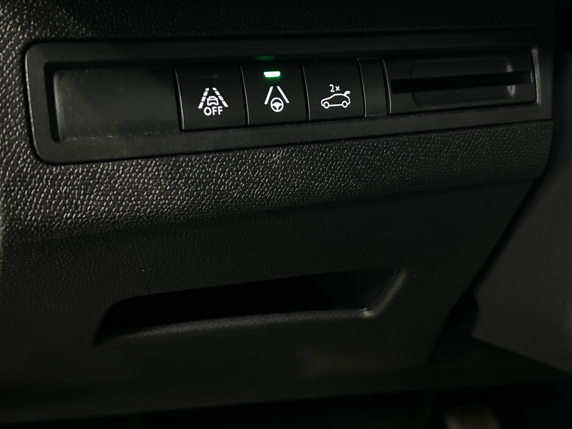 PEUGEOT 3008 Hybrid 136 e-DCS6 GT