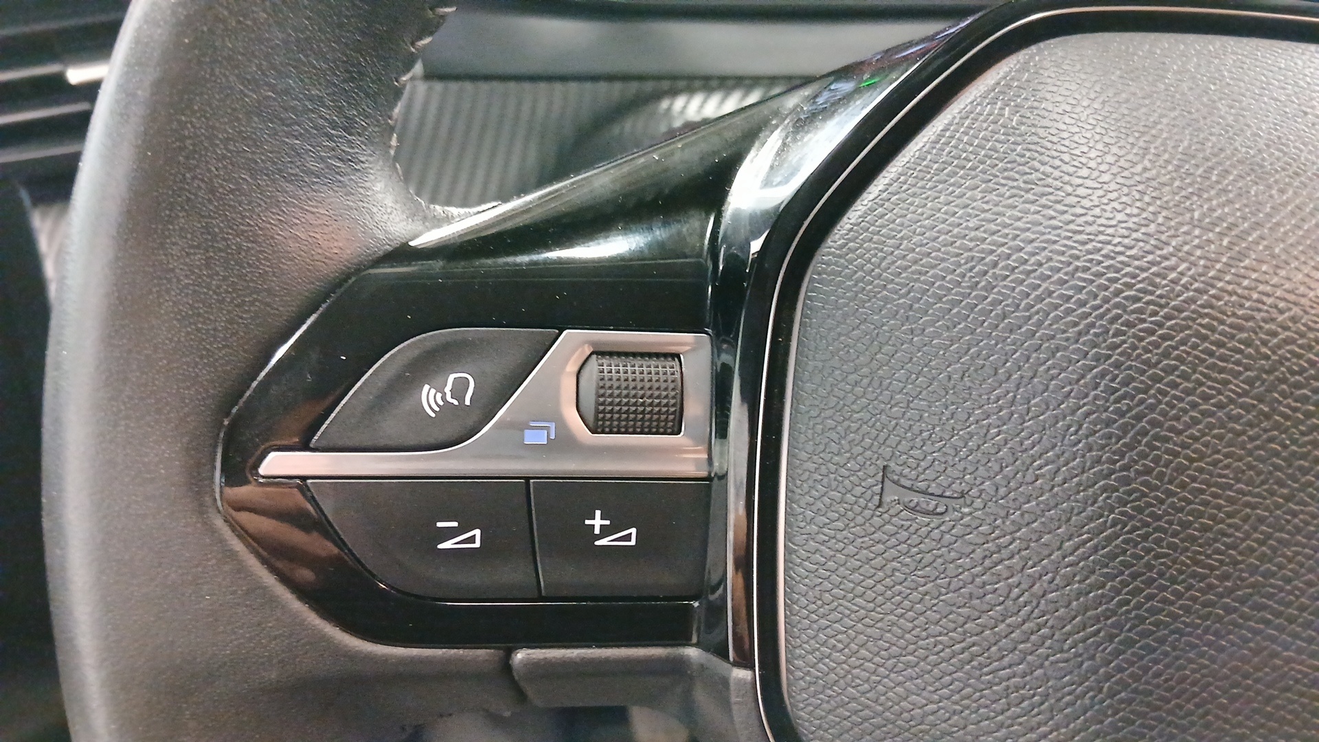 PEUGEOT 208 ALL PT100 BVM