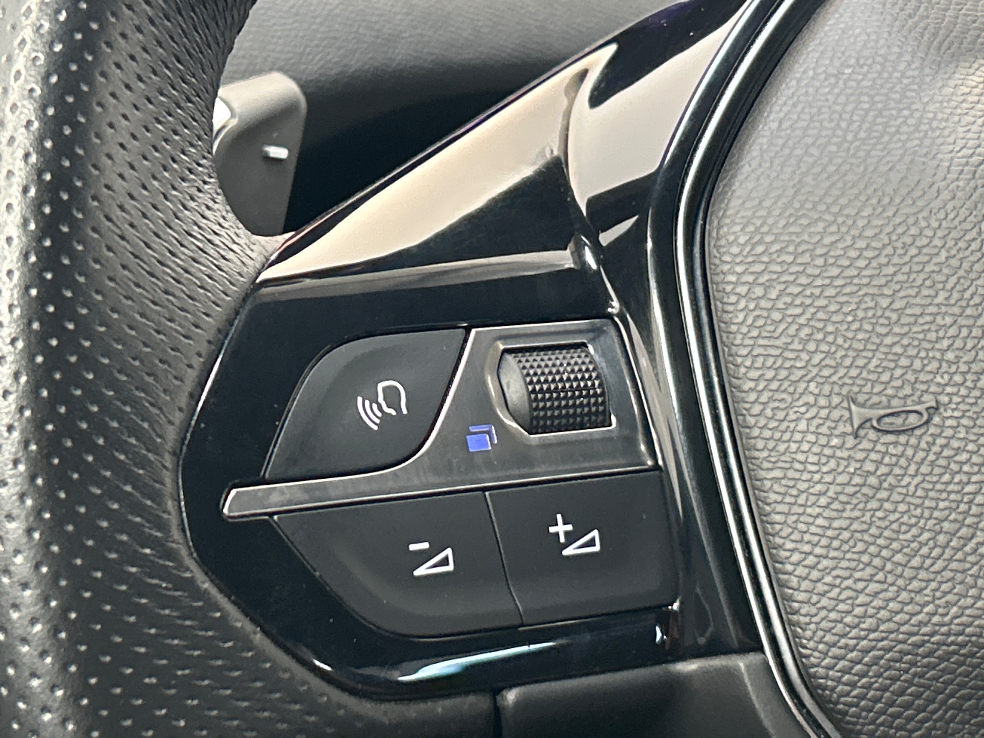 PEUGEOT 3008 Hybrid 136 e-DCS6 GT
