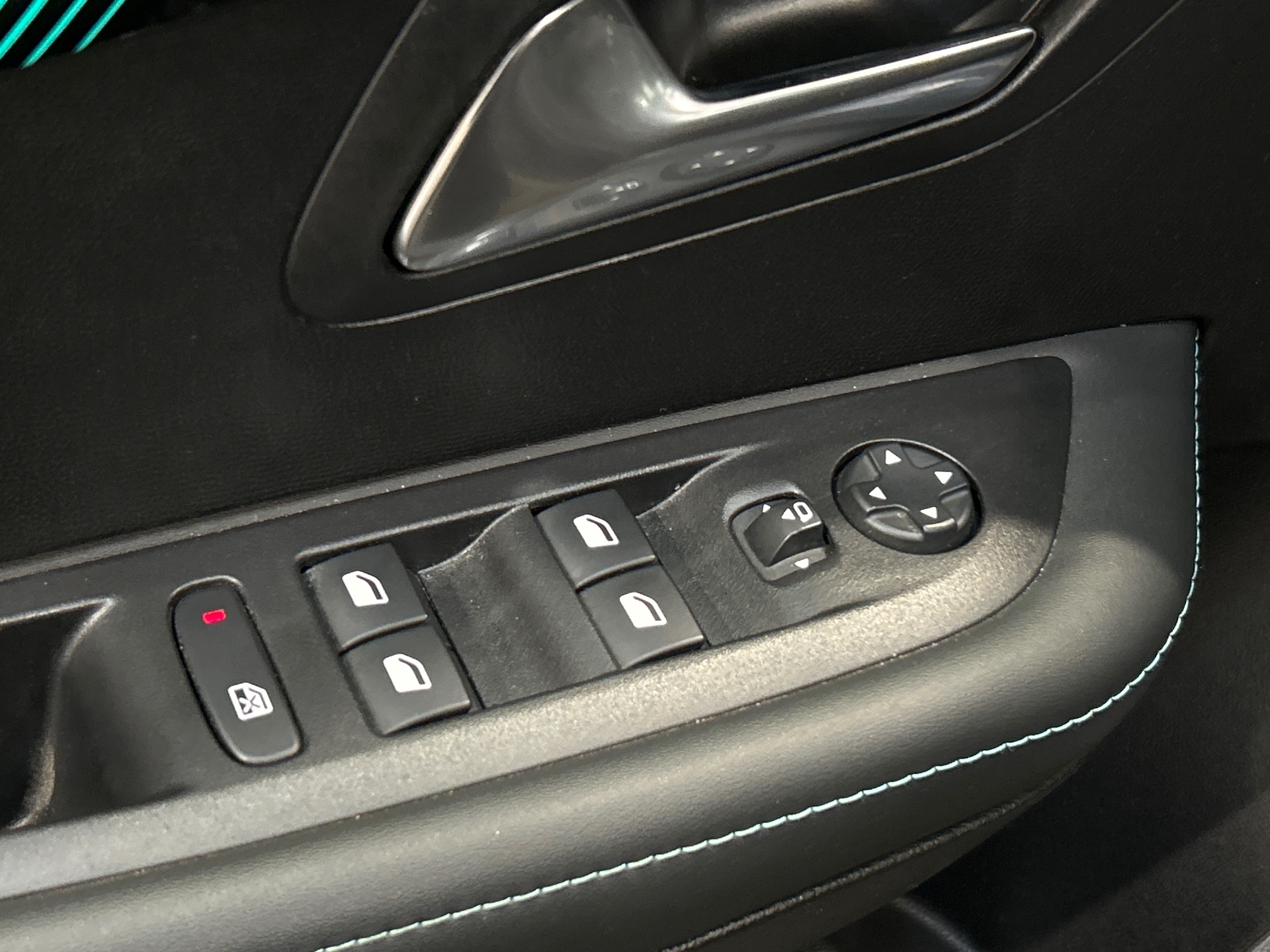 PEUGEOT 208 ALL PT100 BVM