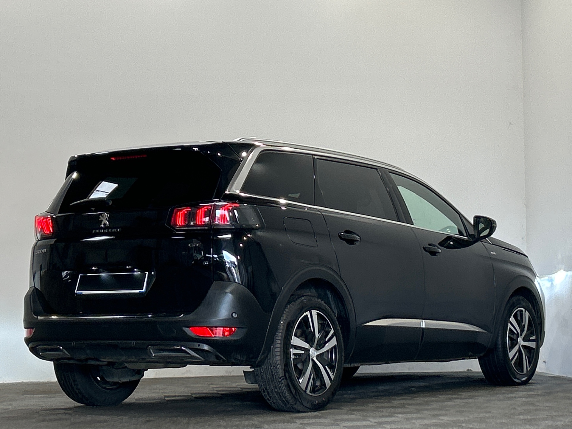 PEUGEOT 5008 Hybrid 136 e-DCS6 GT