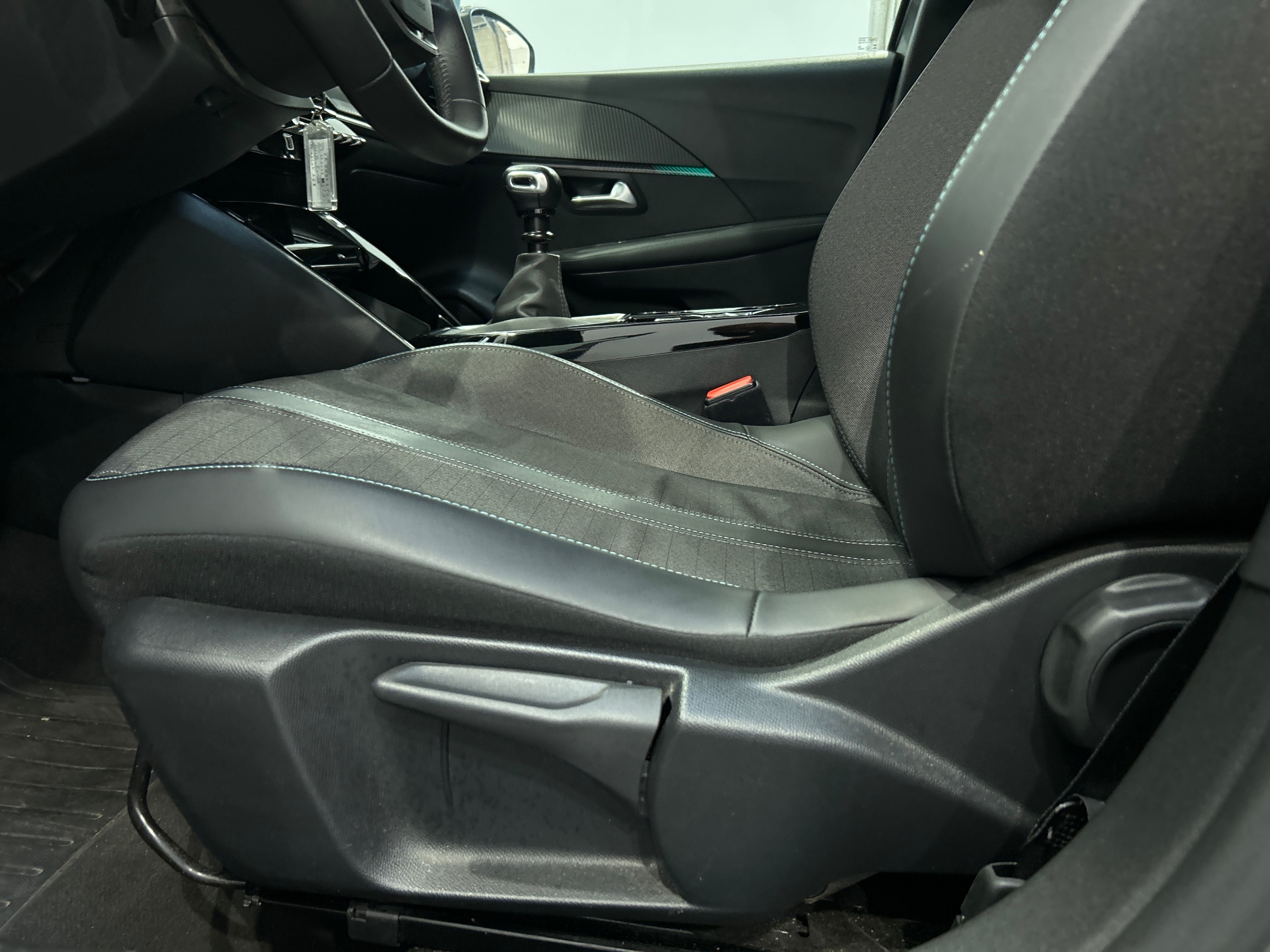 PEUGEOT 208 ALL PT100 BVM