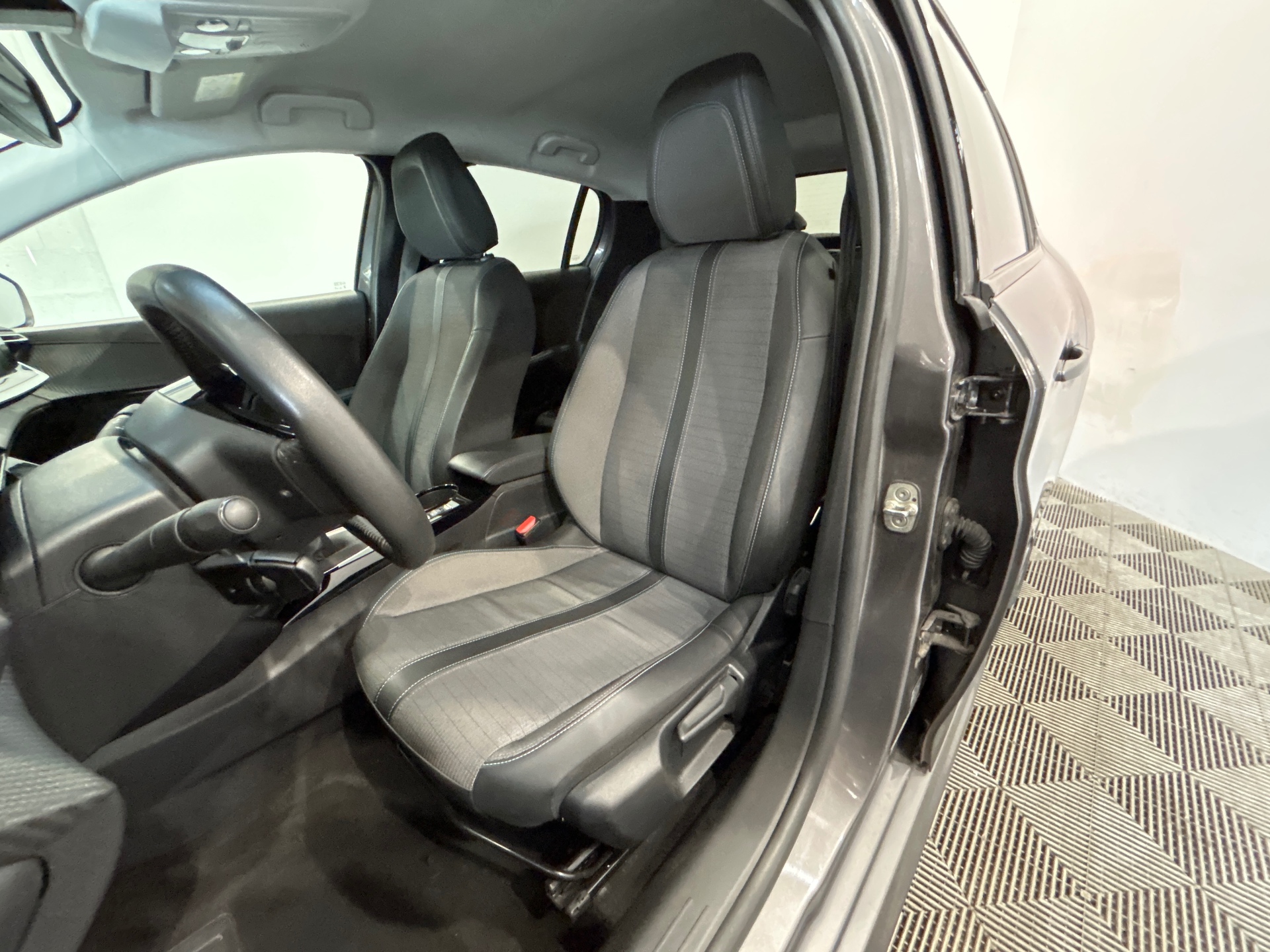 PEUGEOT 208 ALL PT100 BVM