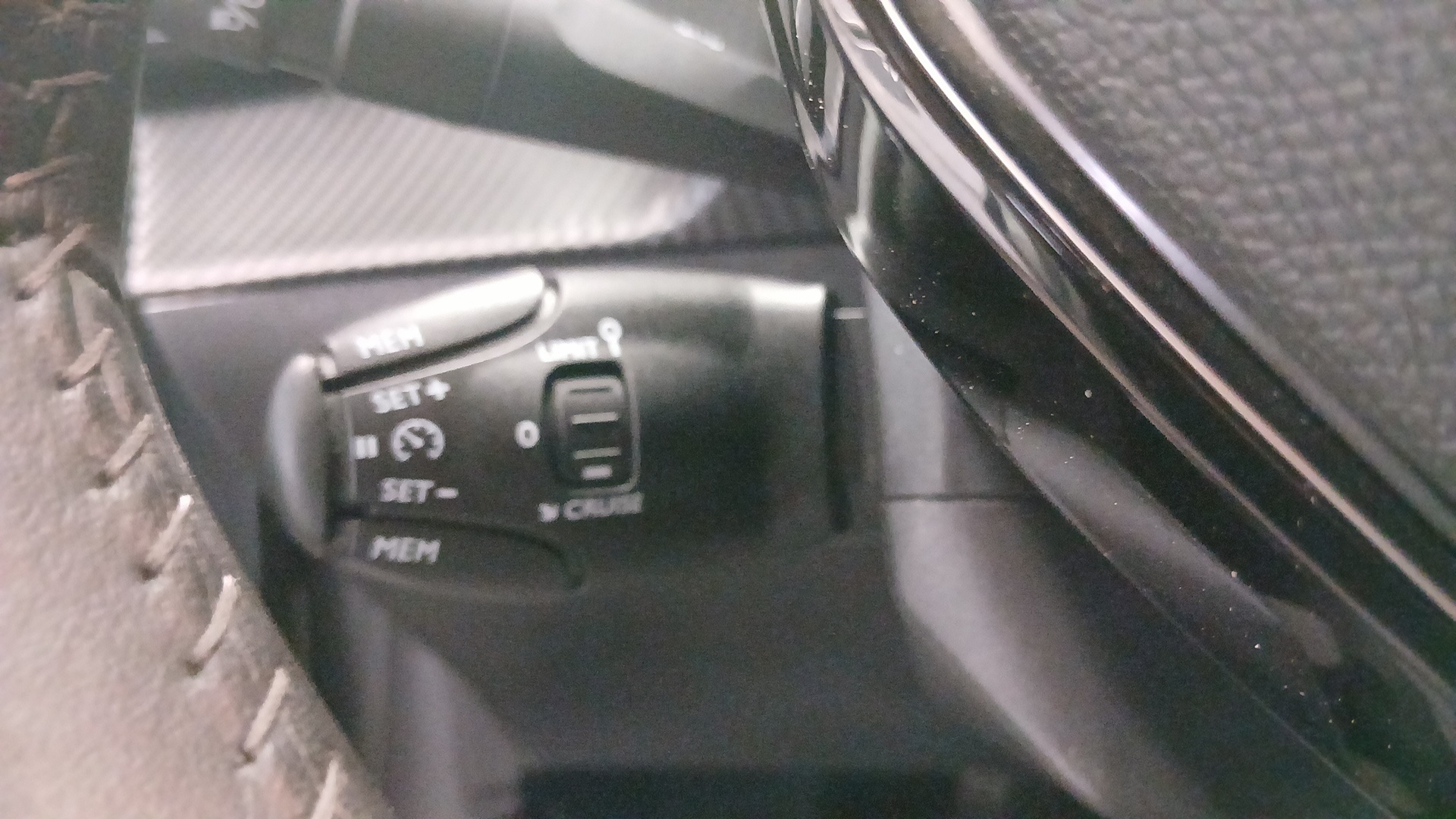 PEUGEOT 208 ALL PT100 BVM