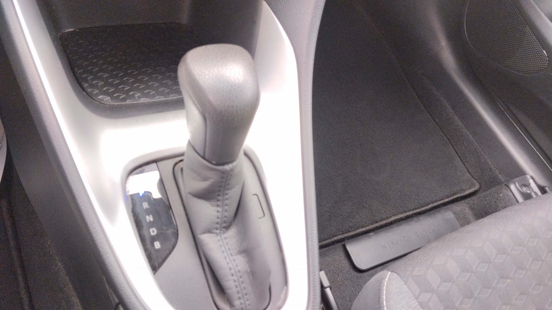 TOYOTA YARIS 116H DESIGN