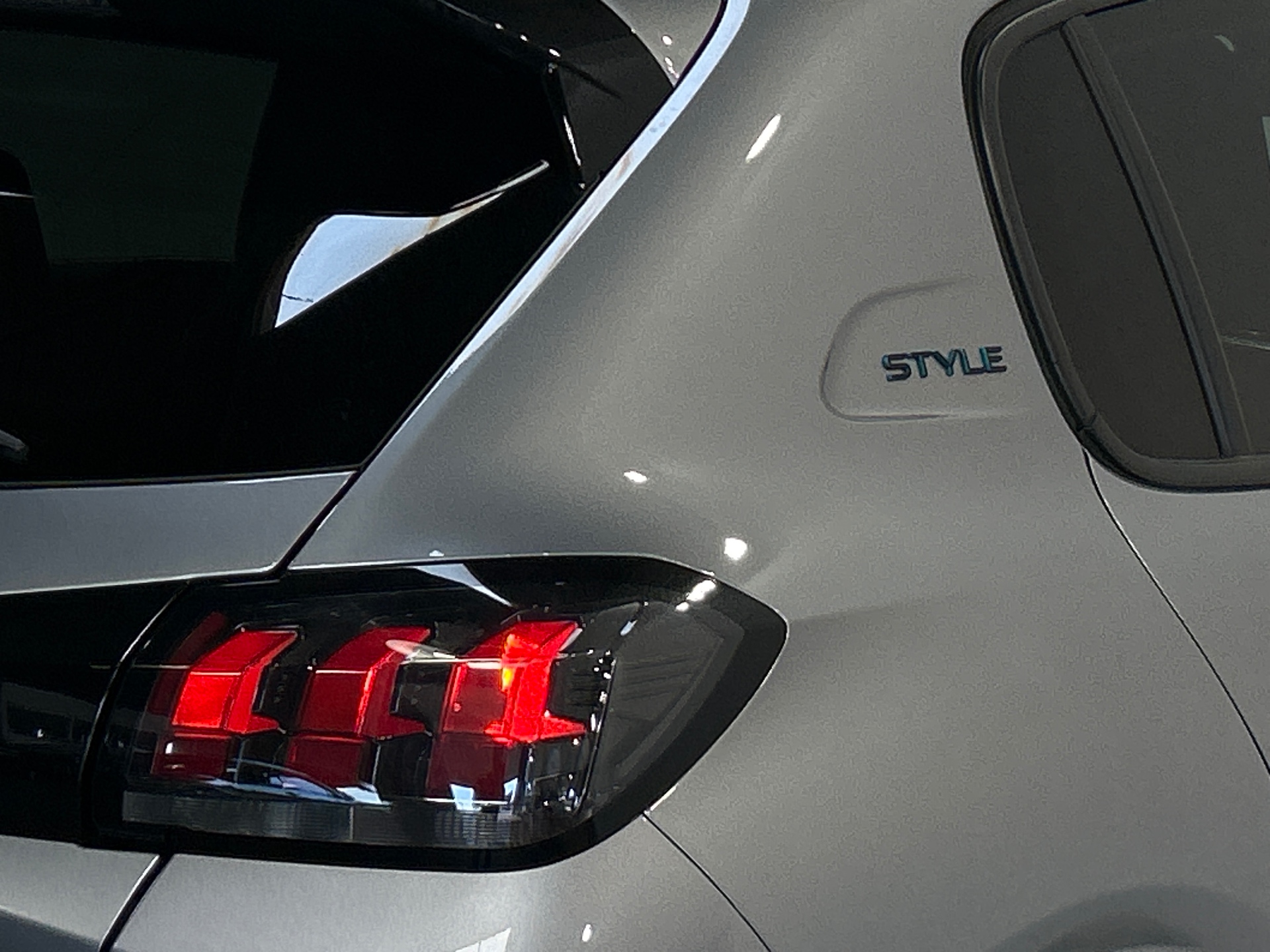 PEUGEOT 208 STYLE PURETECH 75 S&S BVM5