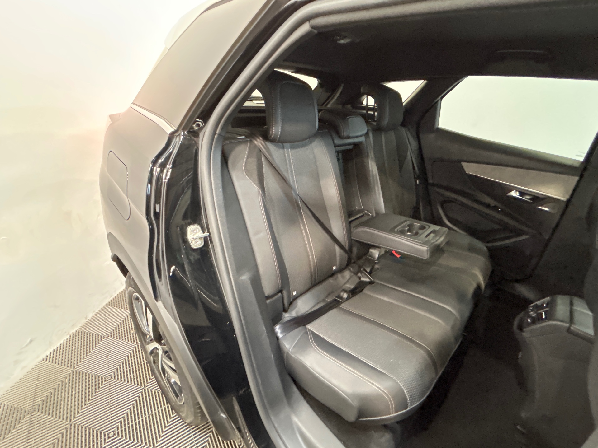 PEUGEOT 3008 Hybrid 136 e-DCS6 GT