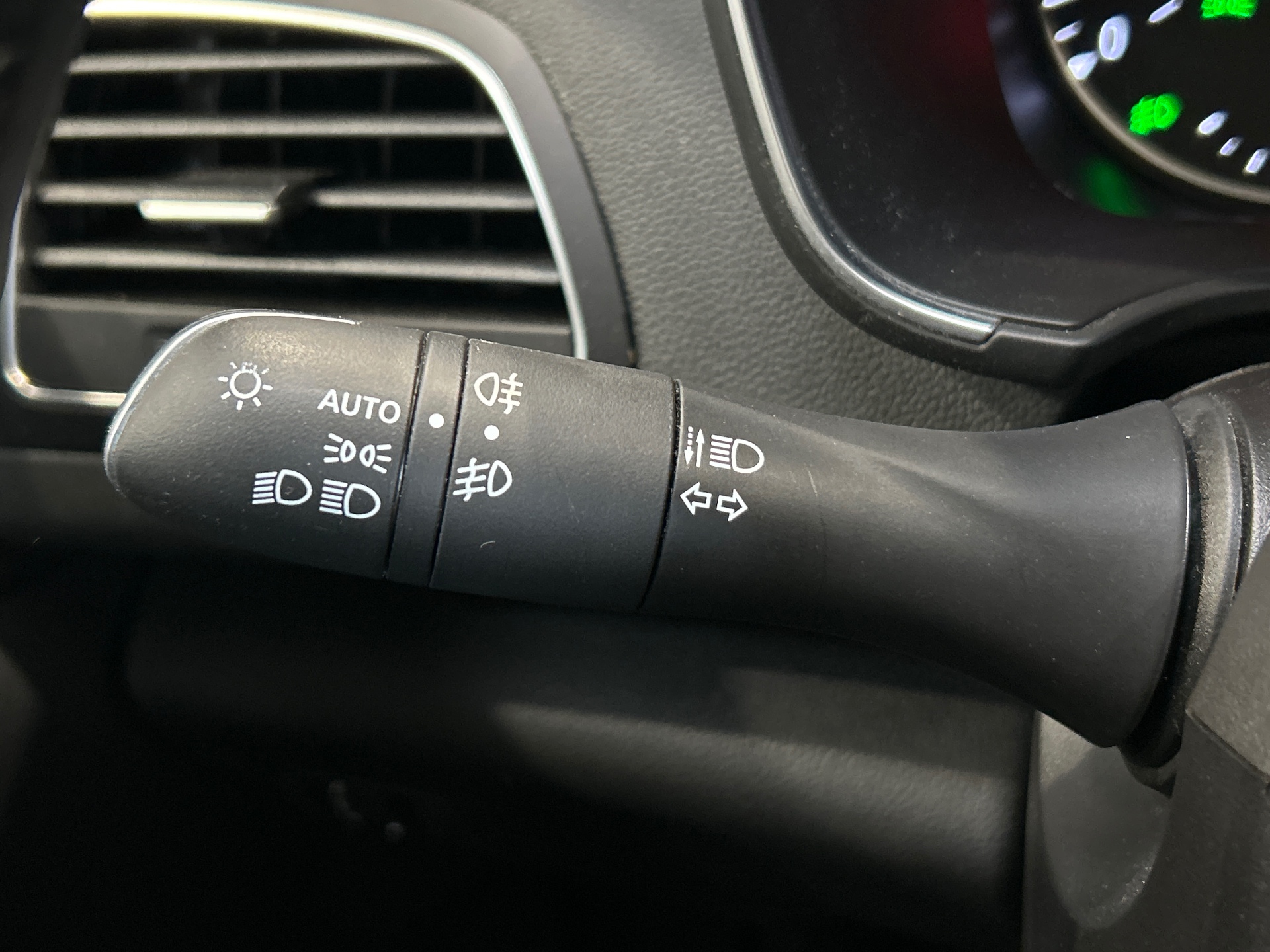 RENAULT MEGANE IV BERLINE evolution TCe 140