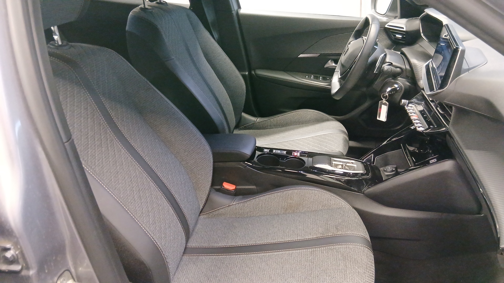 PEUGEOT 2008 ALLURE PURETECH 130 S&S EAT8