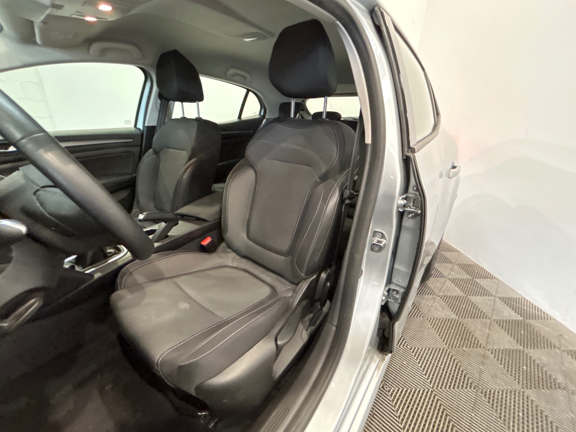 RENAULT MEGANE IV BERLINE evolution TCe 140