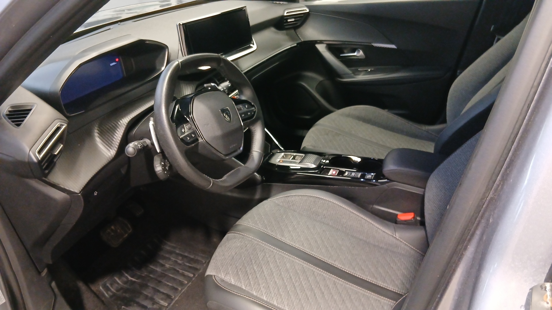 PEUGEOT 2008 ALLURE PURETECH 130 S&S EAT8