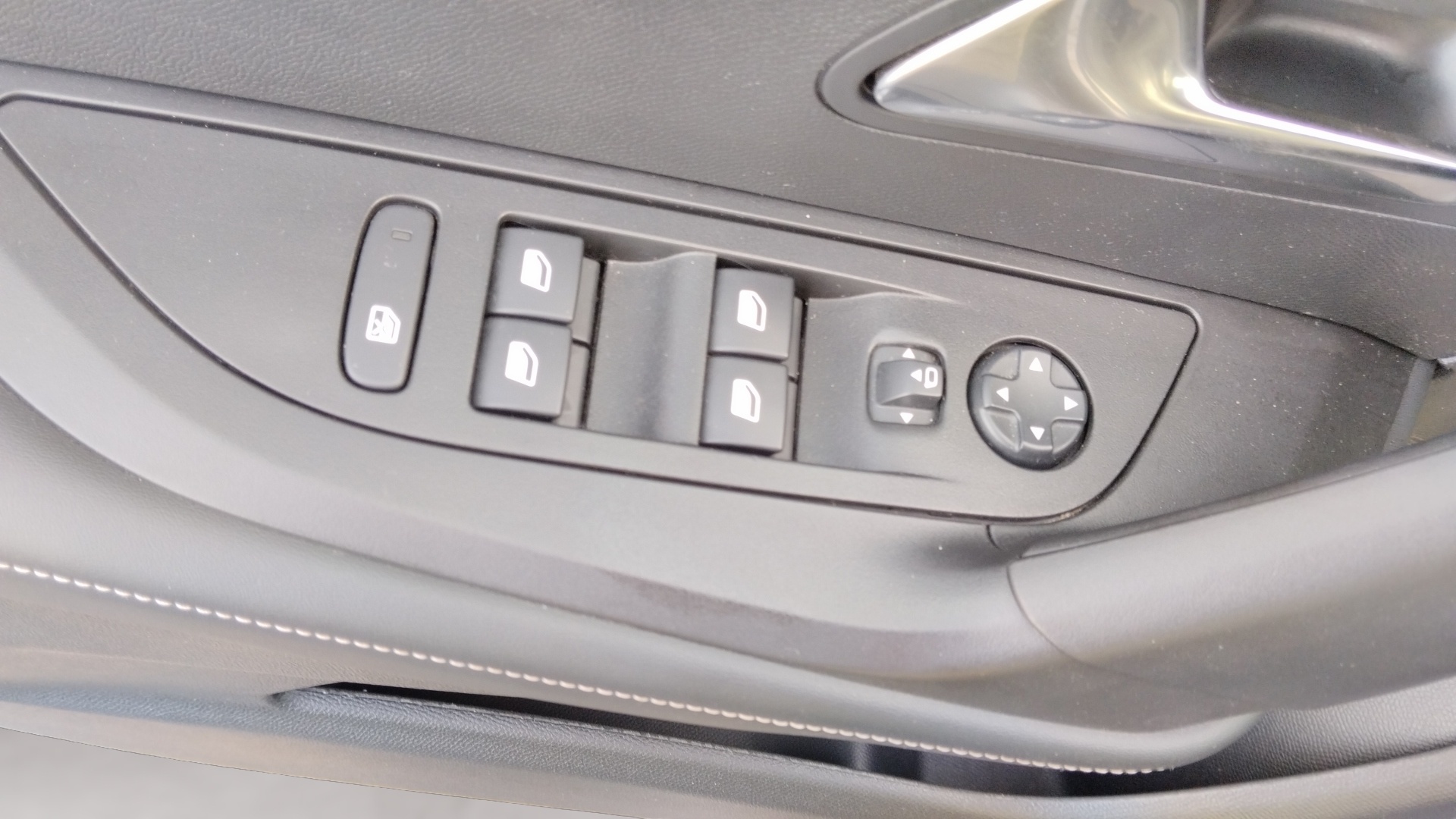 PEUGEOT 2008 ALLURE PURETECH 100 S&S BVM6