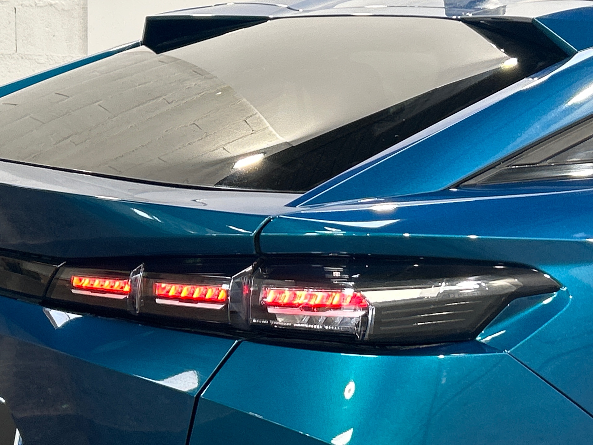 PEUGEOT 408 ALLURE PTECH 130 S&S EAT8
