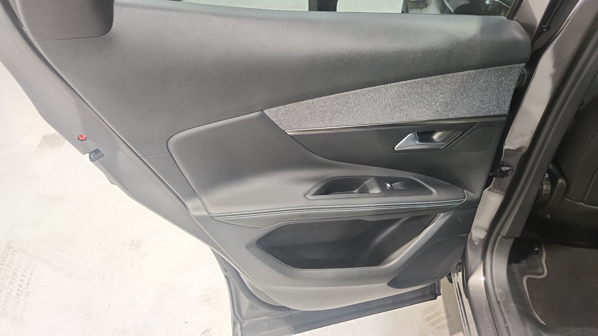 PEUGEOT 3008 Hybrid 136 e-DCS6 Allure Pack - 5P