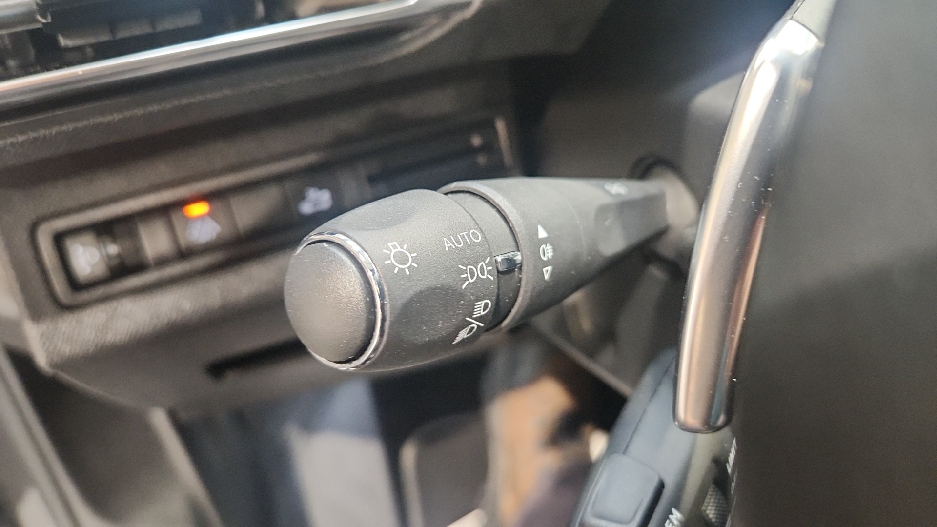 PEUGEOT 3008 Hybrid 136 e-DCS6 Allure Pack - 5P