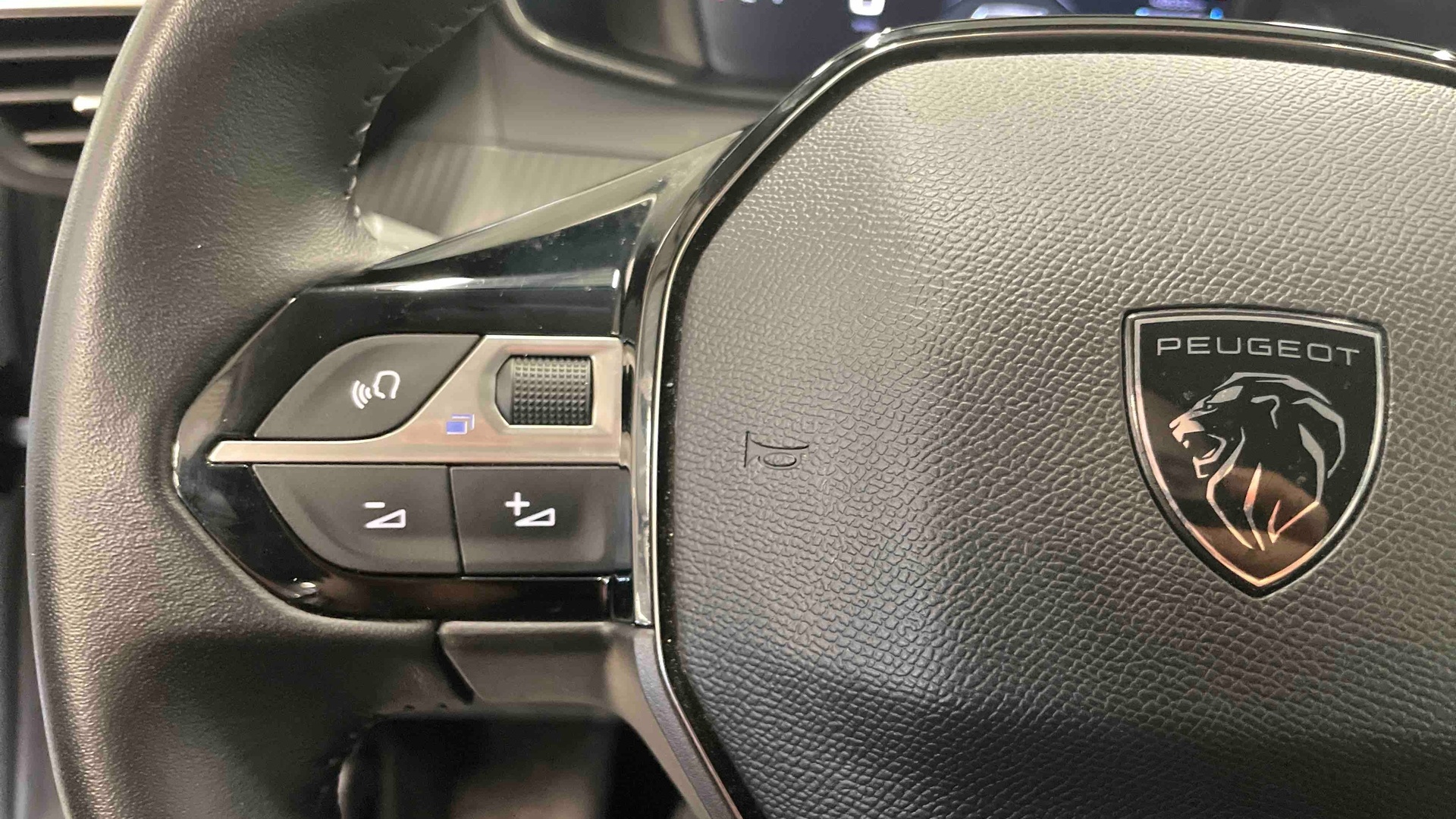 PEUGEOT 208 PureTech 100 S&S BVM6 Allure