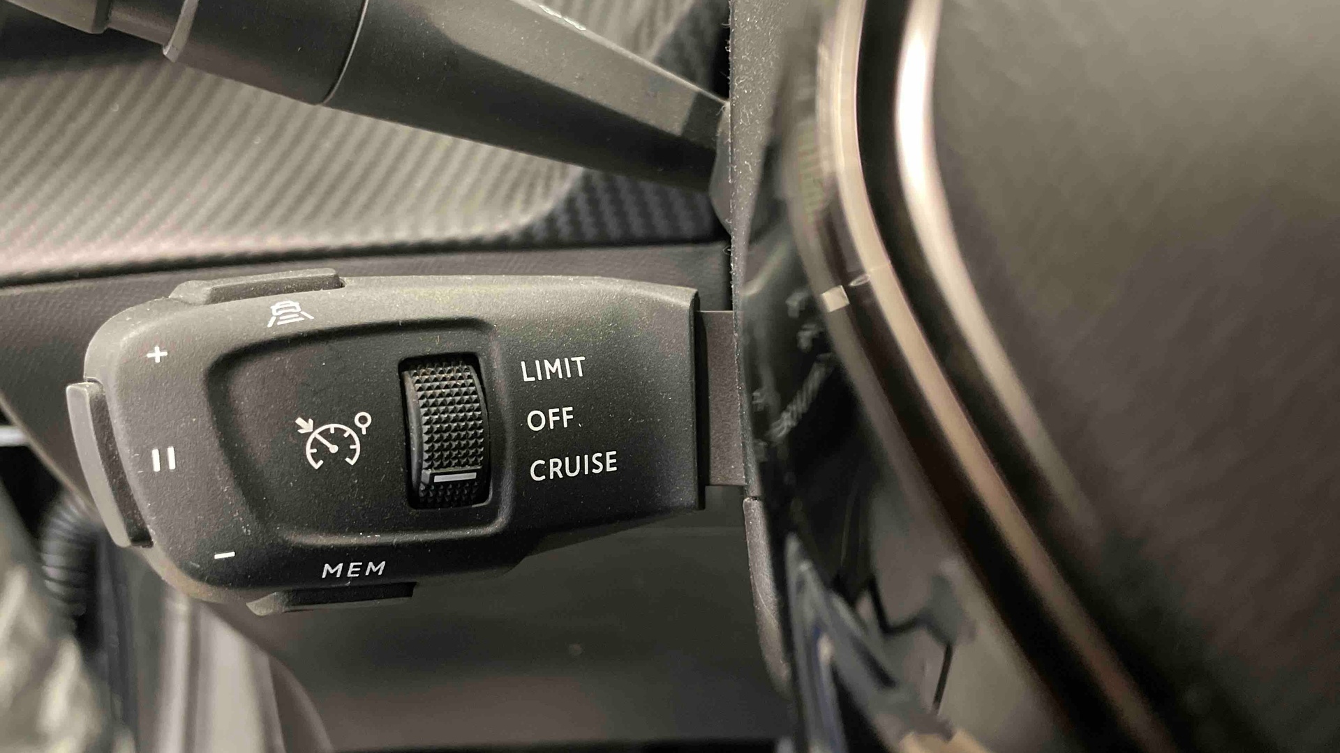 PEUGEOT 208 PureTech 100 S&S BVM6 Allure