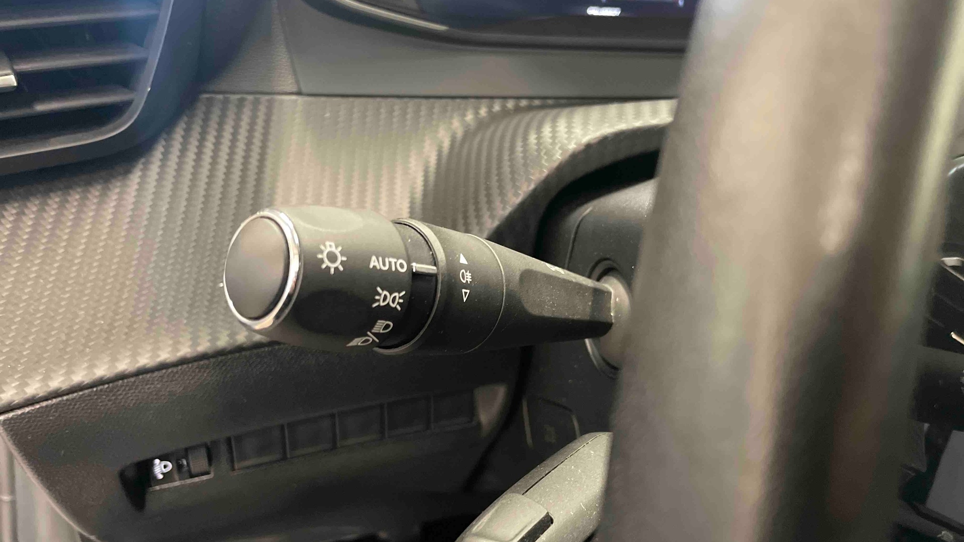 PEUGEOT 208 PureTech 100 S&S BVM6 Allure