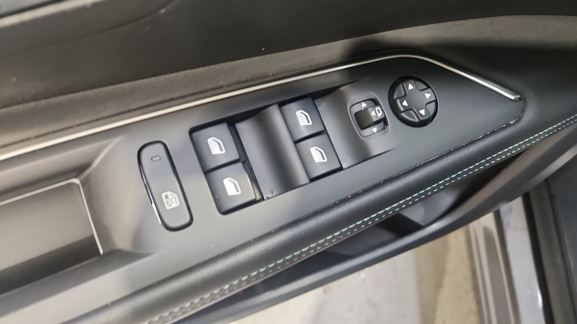 PEUGEOT 3008 Hybrid 136 e-DCS6 Allure Pack - 5P