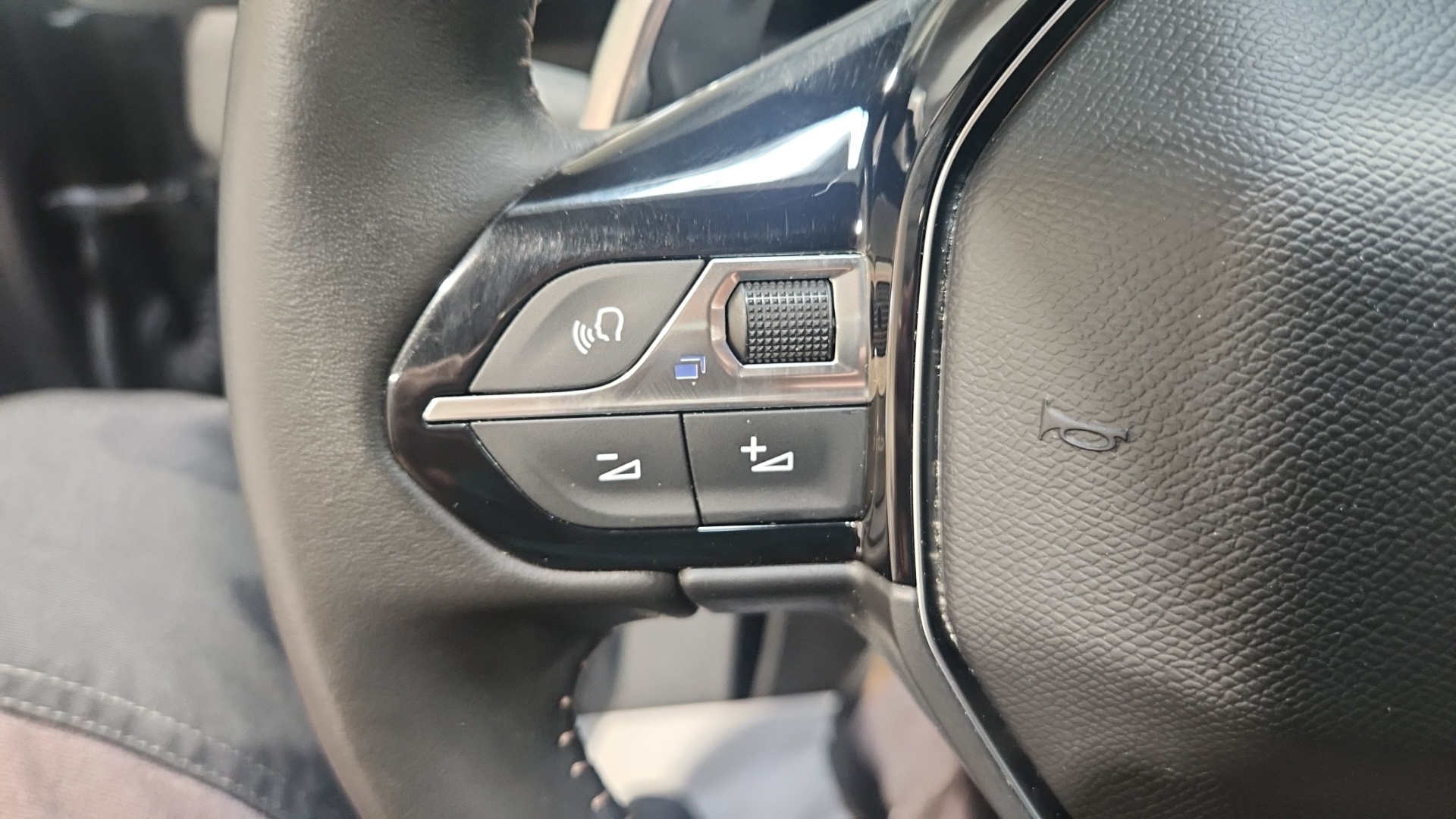 PEUGEOT 3008 Hybrid 136 e-DCS6 Allure Pack - 5P