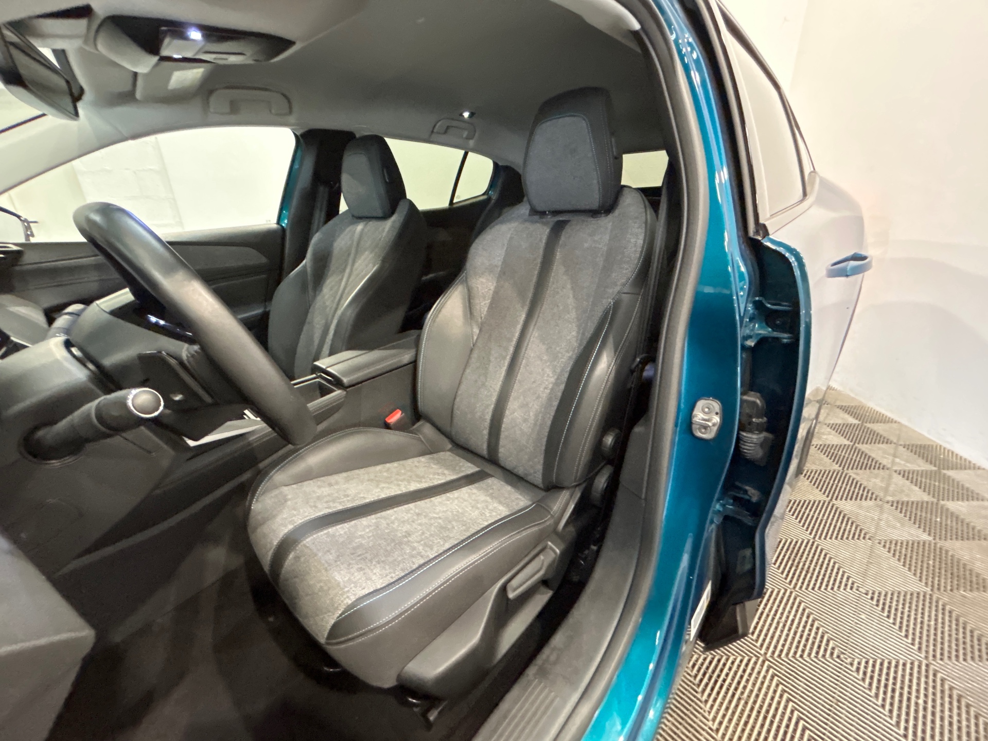 PEUGEOT 408 ALLURE PTECH 130 S&S EAT8