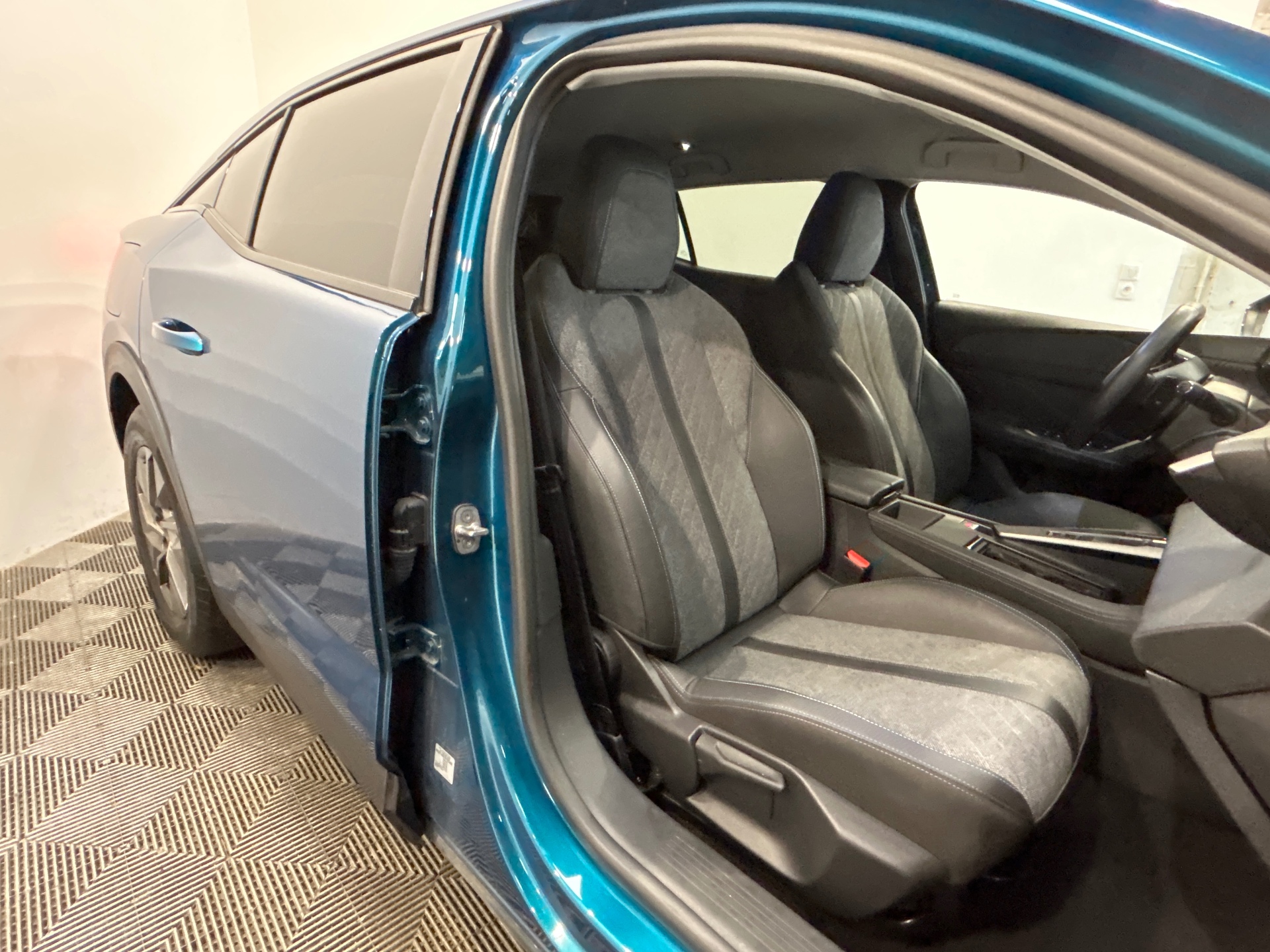 PEUGEOT 408 ALLURE PTECH 130 S&S EAT8