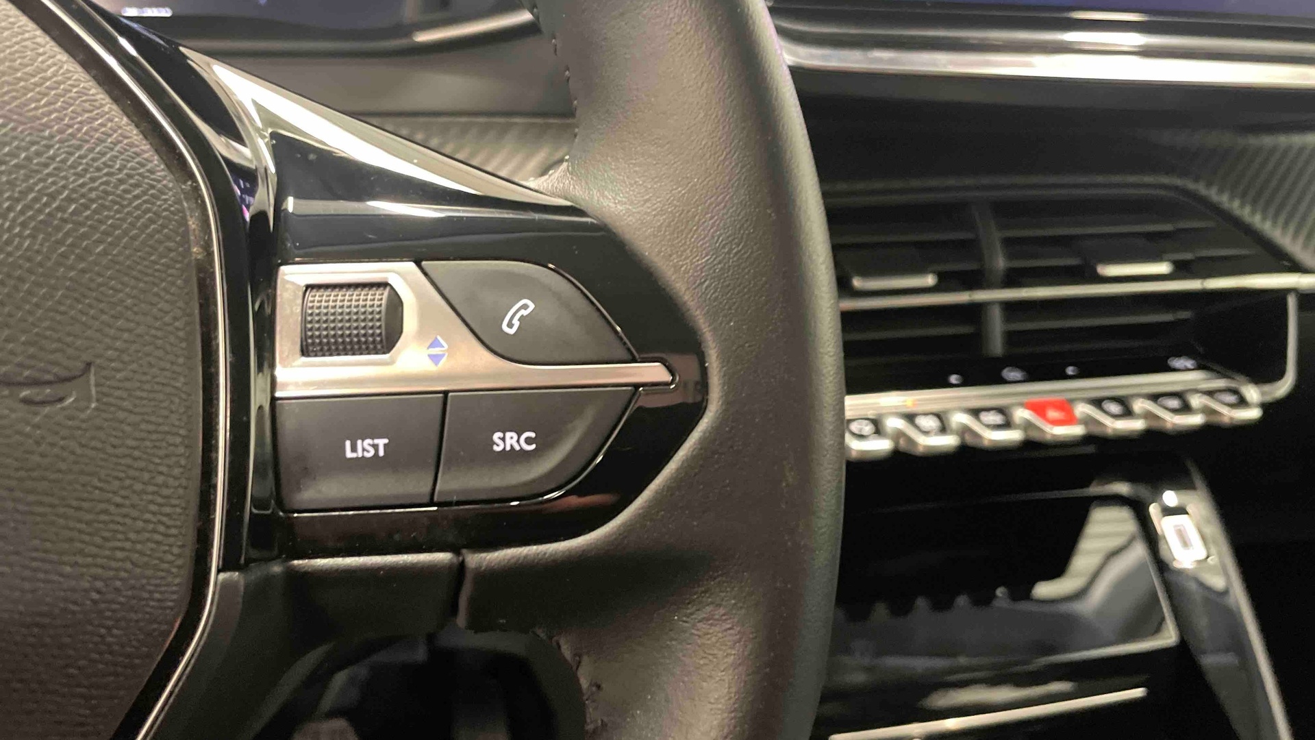 PEUGEOT 208 PureTech 100 S&S BVM6 Allure