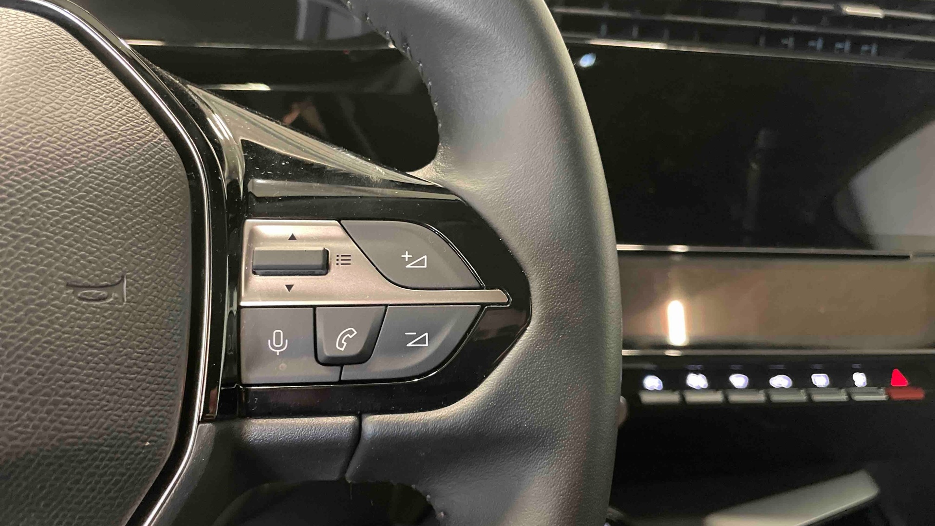 PEUGEOT 308 Hybrid 136 e-DCS6 Allure