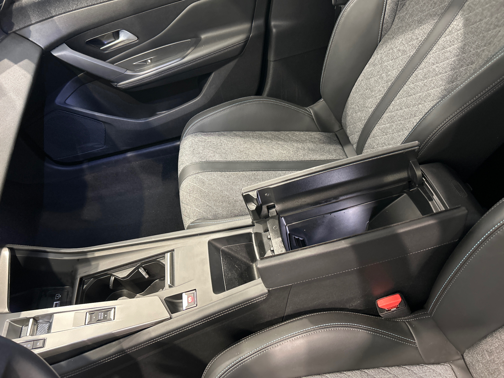 PEUGEOT 408 ALLURE PTECH 130 S&S EAT8